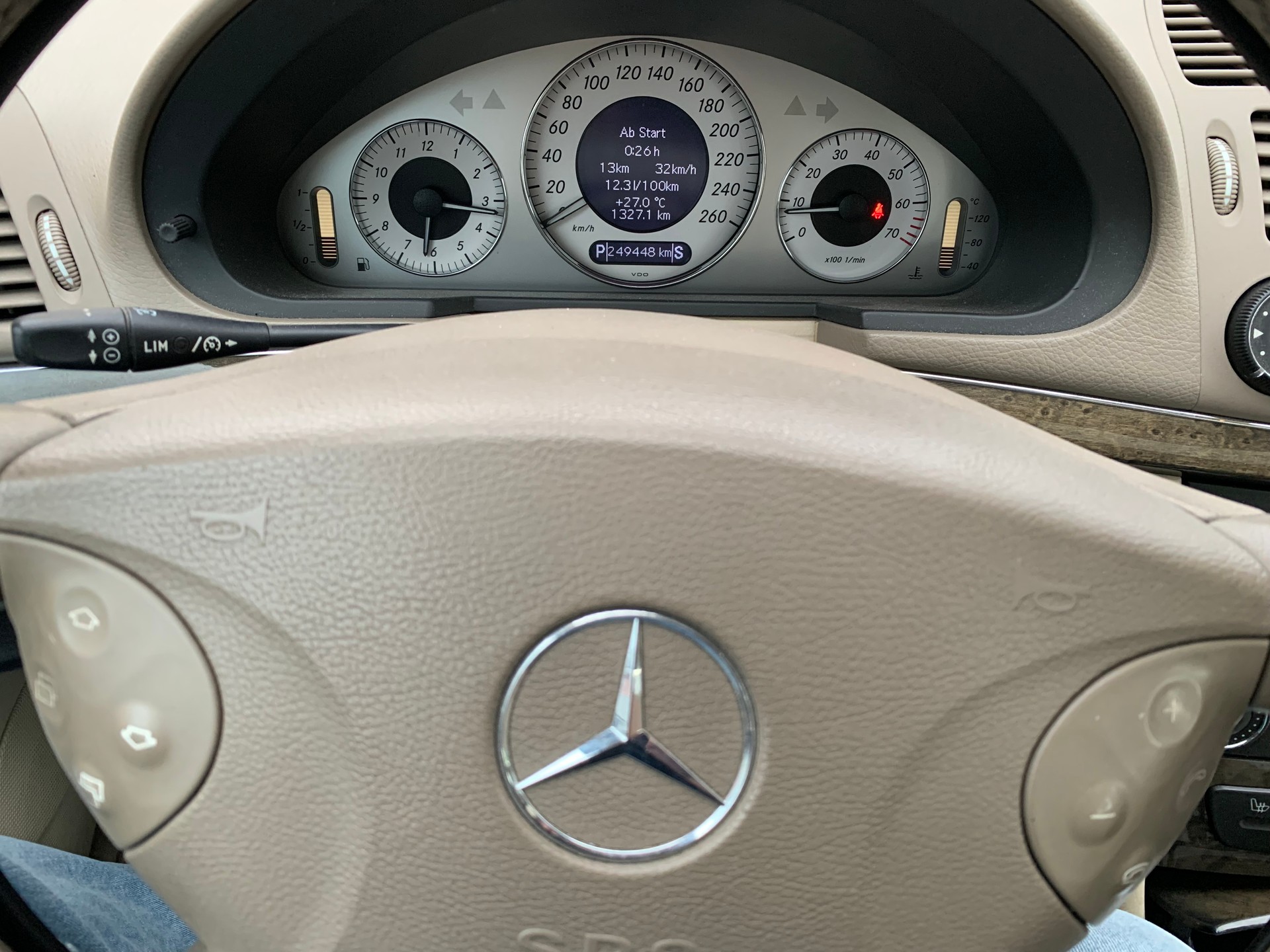 MERCEDES-BENZ E 320 Avantgarde Automatic-image-13