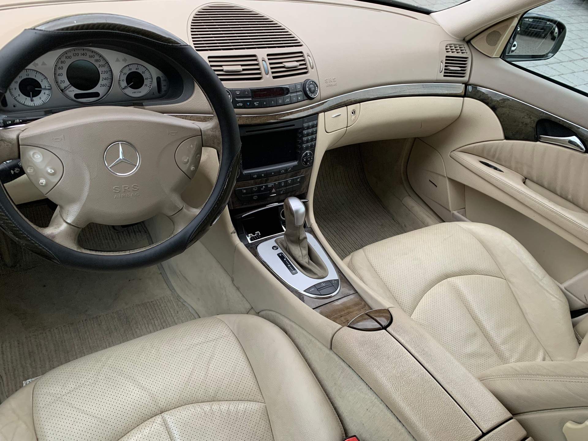 MERCEDES-BENZ E 320 Avantgarde Automatic-image-9