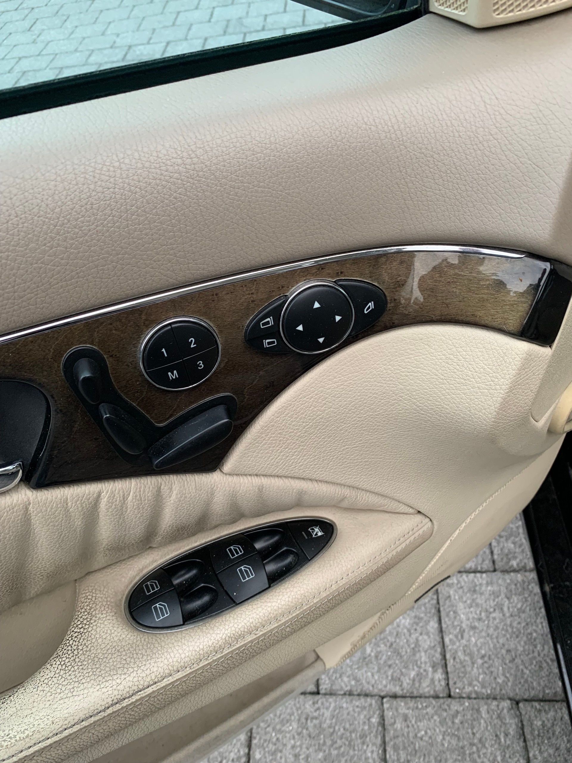 MERCEDES-BENZ E 320 Avantgarde Automatic-image-11