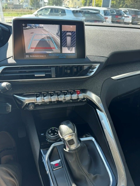 PEUGEOT 5008 1.2 Pure Tech Allure-image-7