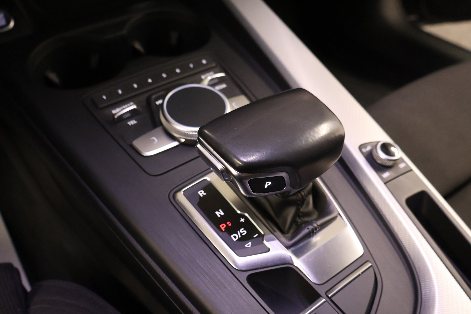 AUDI A4 Avant 2.0 TDI Sport quattro S-tronic-image-23