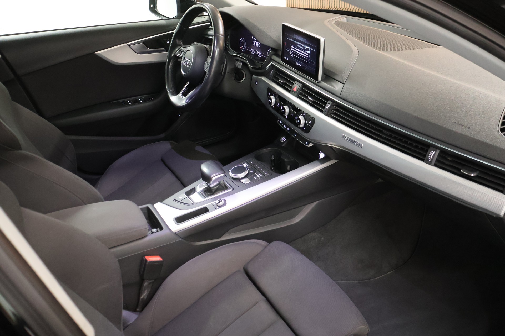 AUDI A4 Avant 2.0 TDI Sport quattro S-tronic-image-14