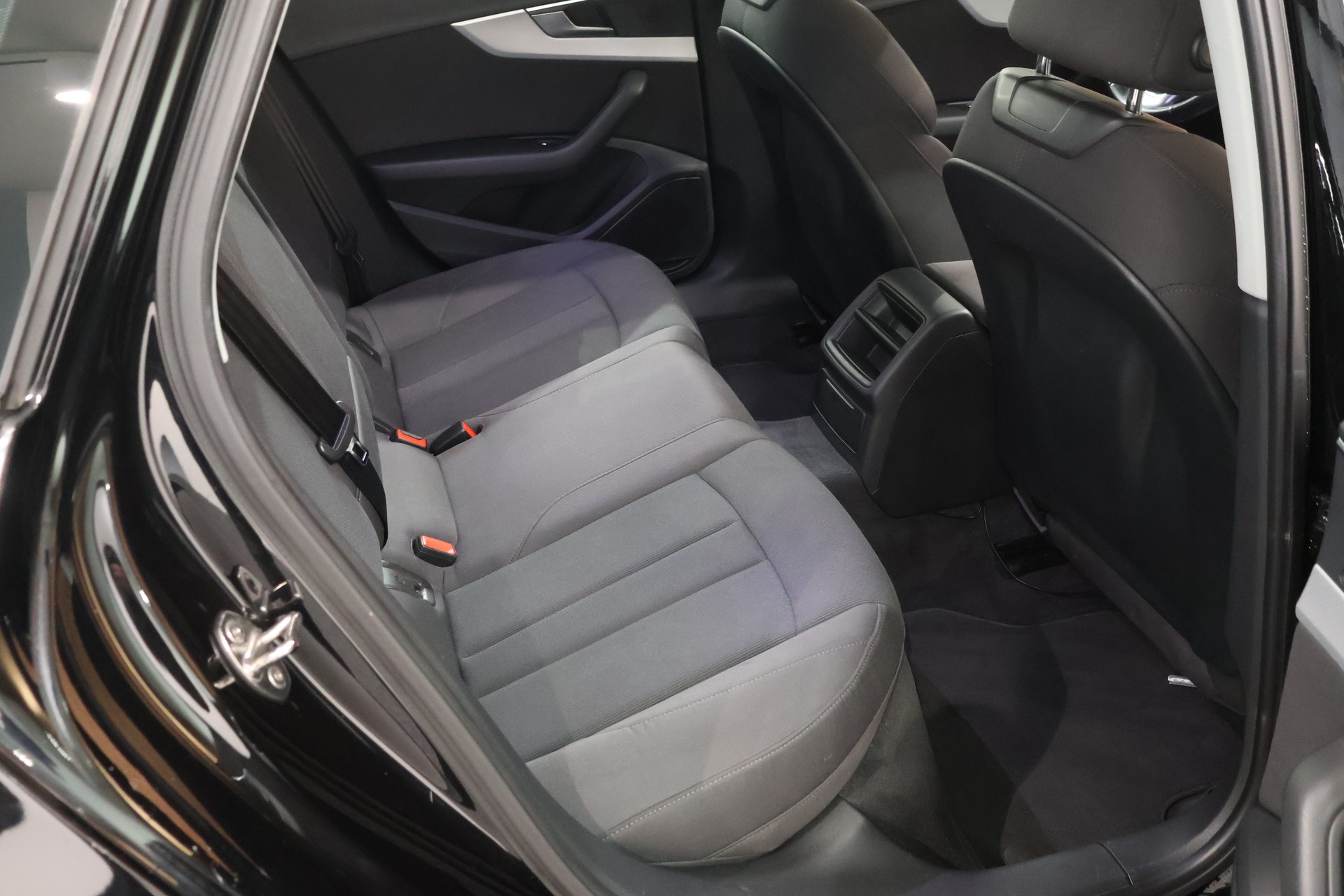 AUDI A4 Avant 2.0 TDI Sport quattro S-tronic-image-13