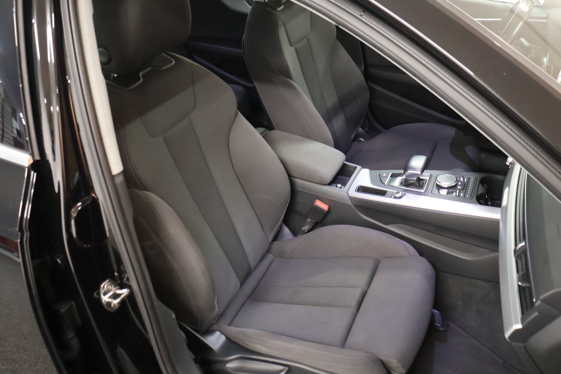 AUDI A4 Avant 2.0 TDI Sport quattro S-tronic-image-15