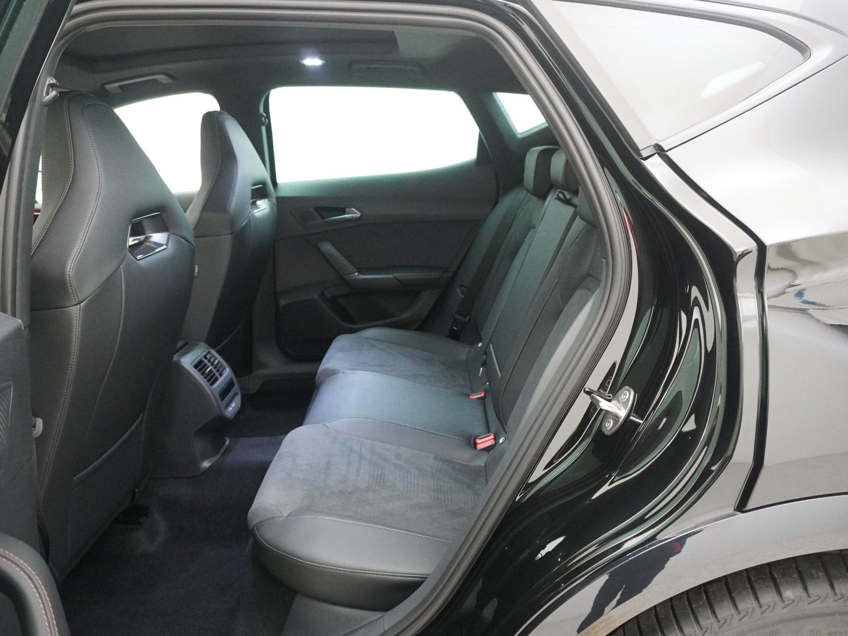 CUPRA Leon ST 2.0 TSI VZ 4Drive DSG-image-16