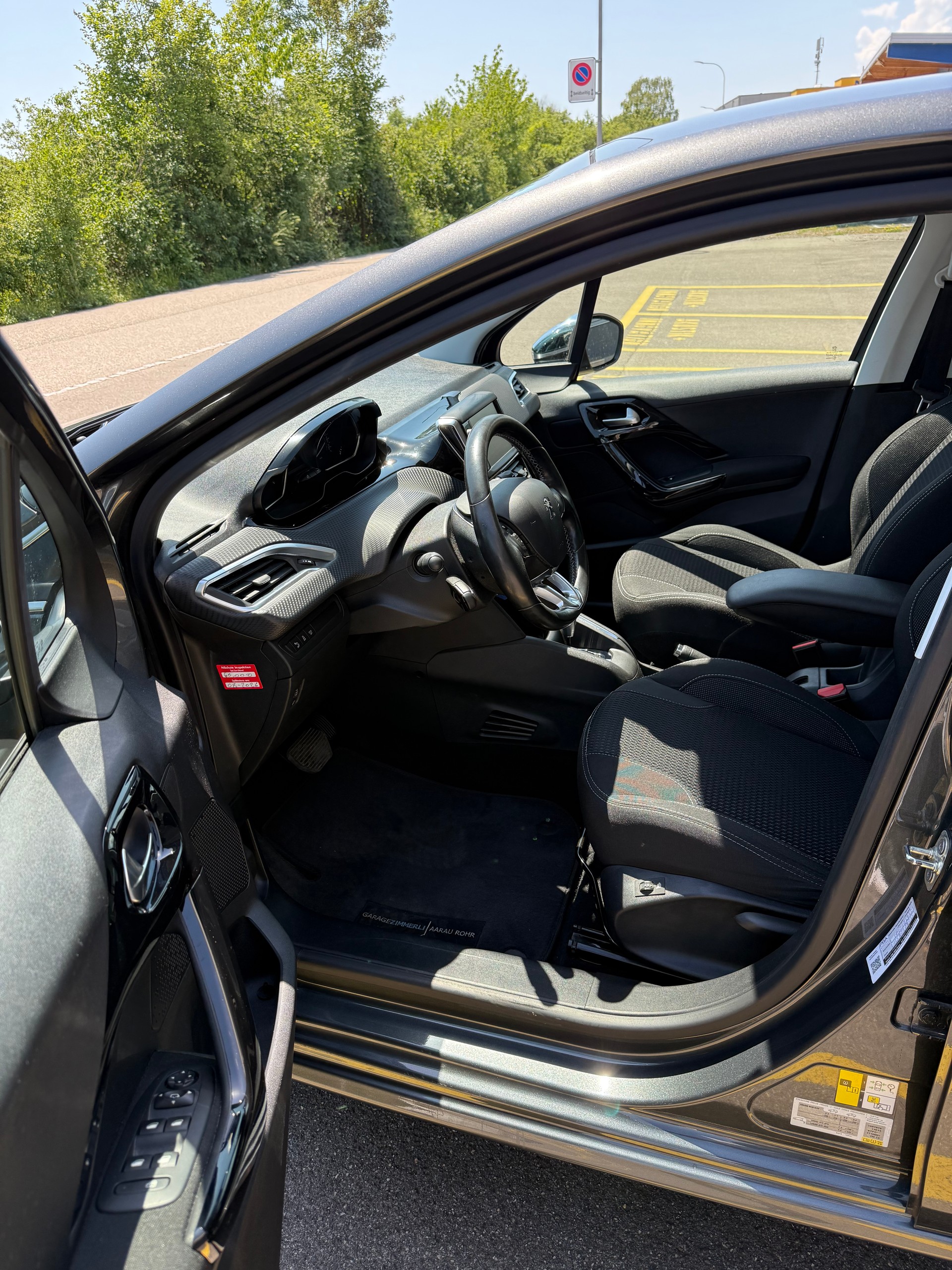 PEUGEOT 208 1.2 PureTech Active EAT6-image-5