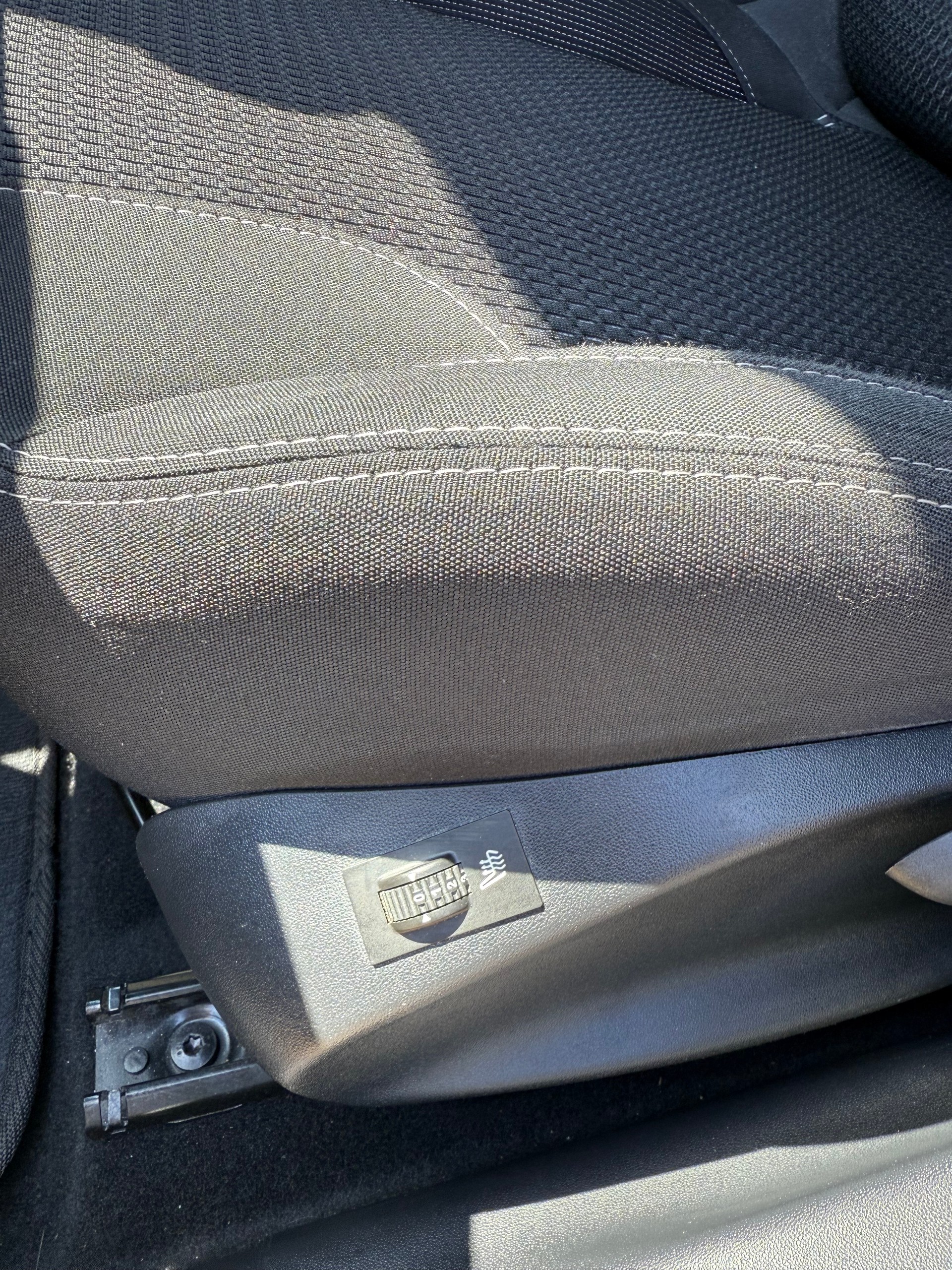 PEUGEOT 208 1.2 PureTech Active EAT6-image-10