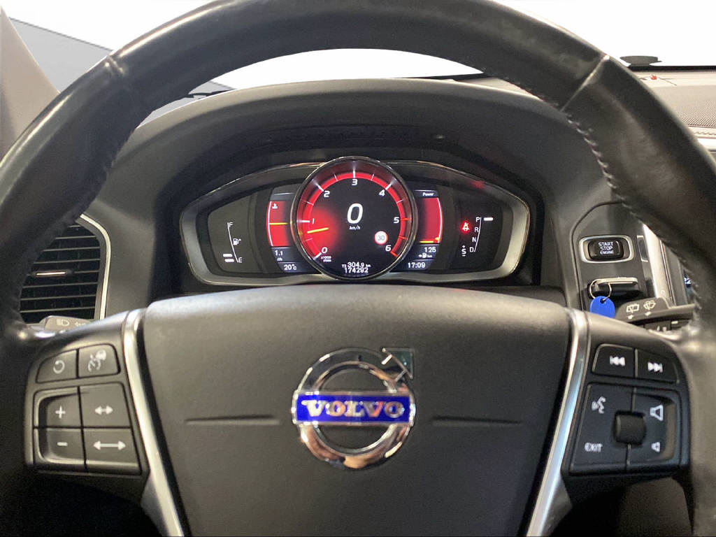 VOLVO XC60 2.4 D4 Summum AWD S/S-image-11