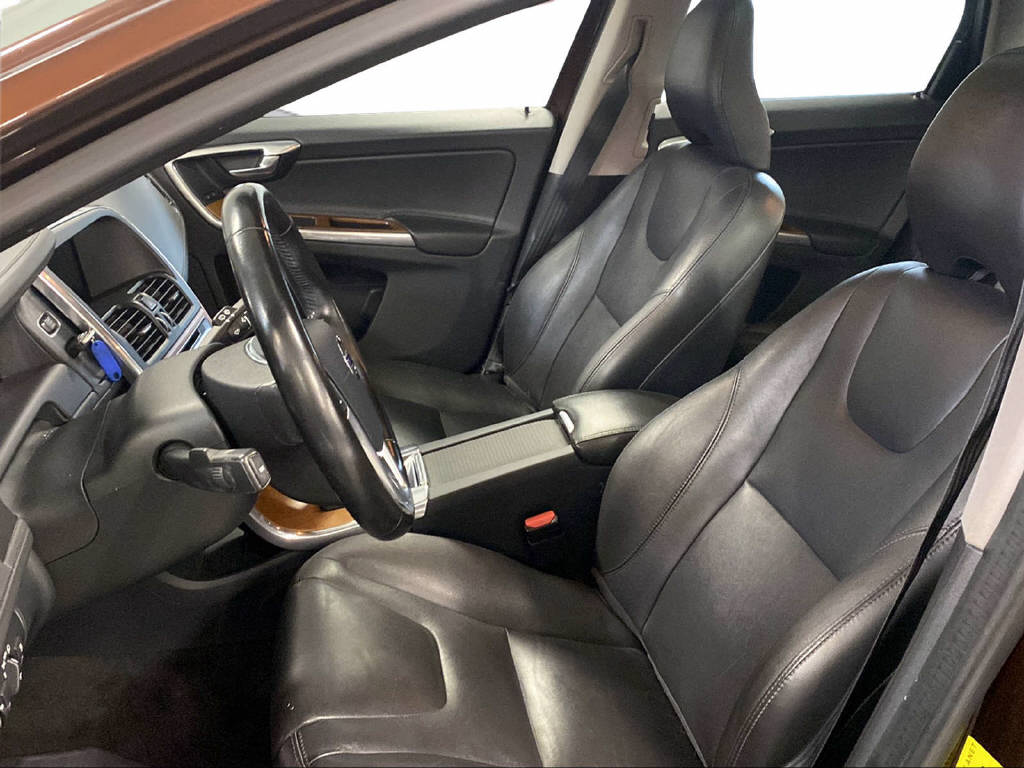 VOLVO XC60 2.4 D4 Summum AWD S/S-image-8