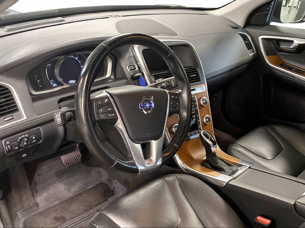 VOLVO XC60 2.4 D4 Summum AWD S/S-image-7