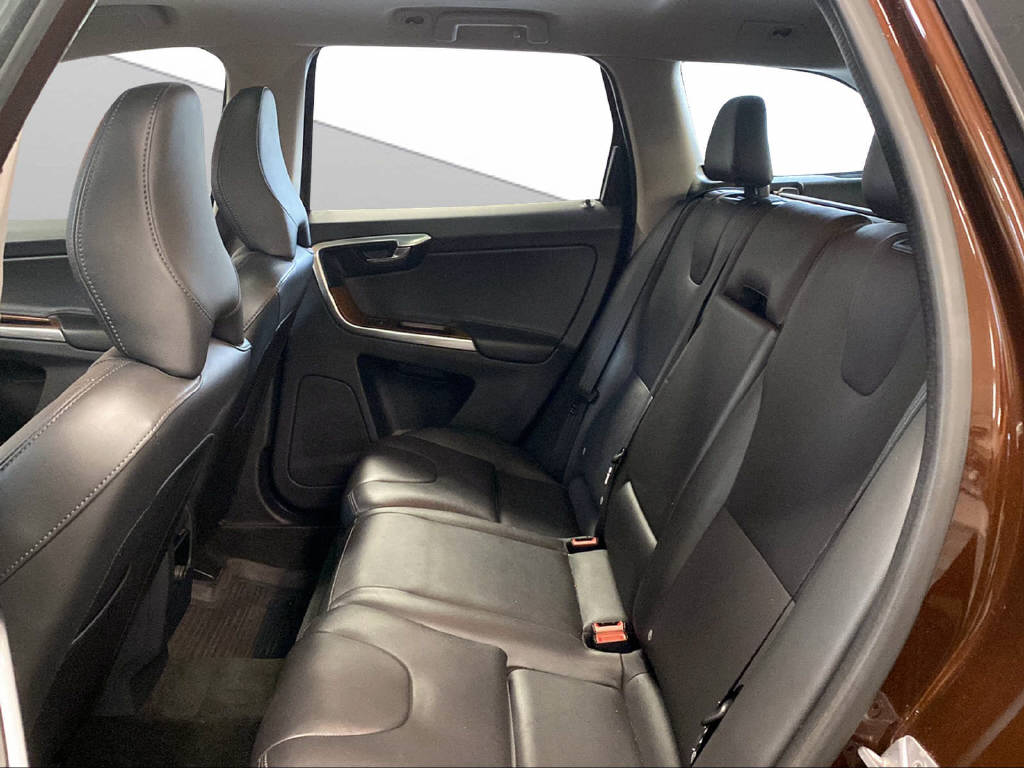 VOLVO XC60 2.4 D4 Summum AWD S/S-image-15
