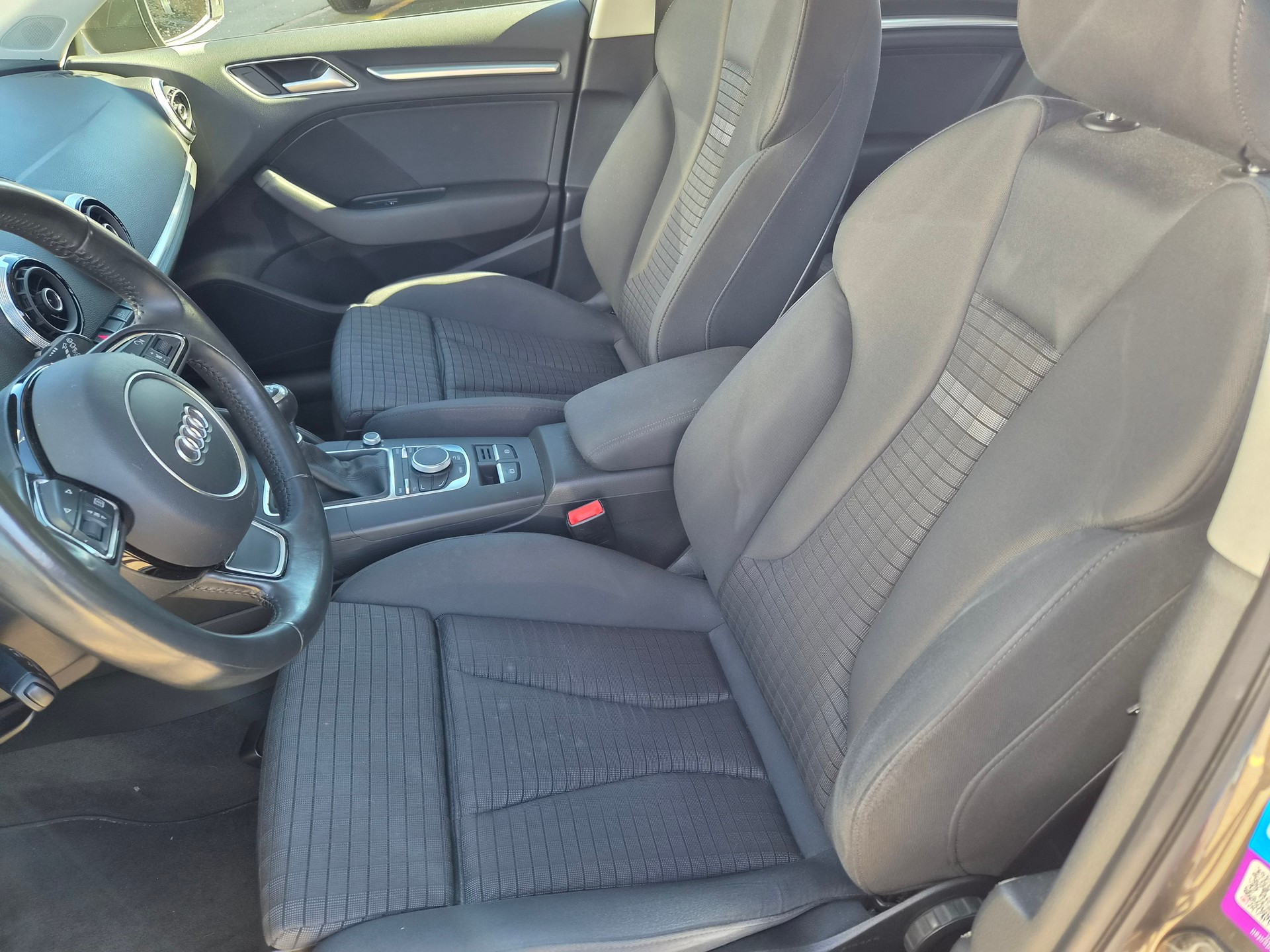 AUDI A3 Sportback 1.4 TFSI Ambition-image-6