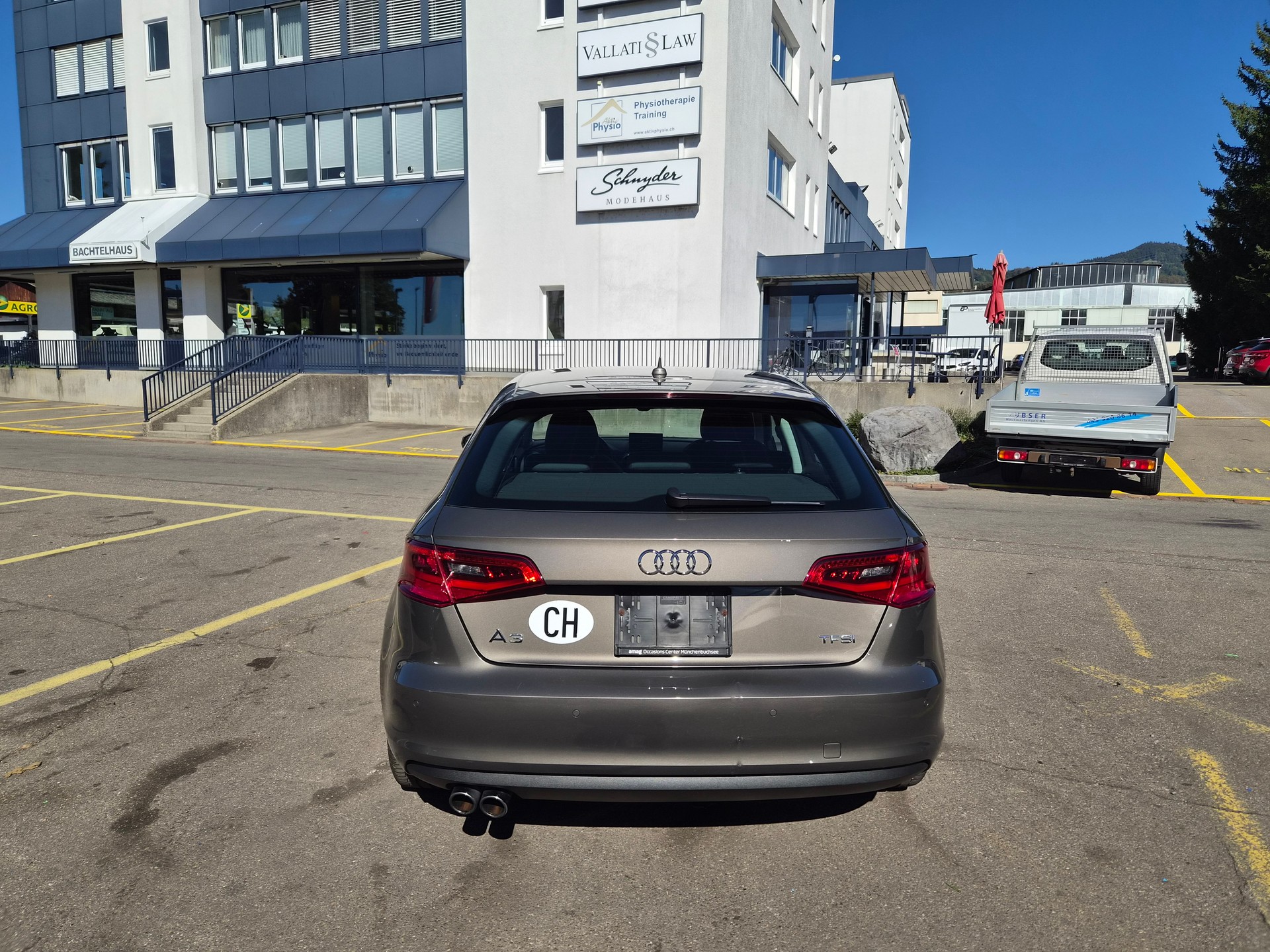 AUDI A3 Sportback 1.4 TFSI Ambition-image-2