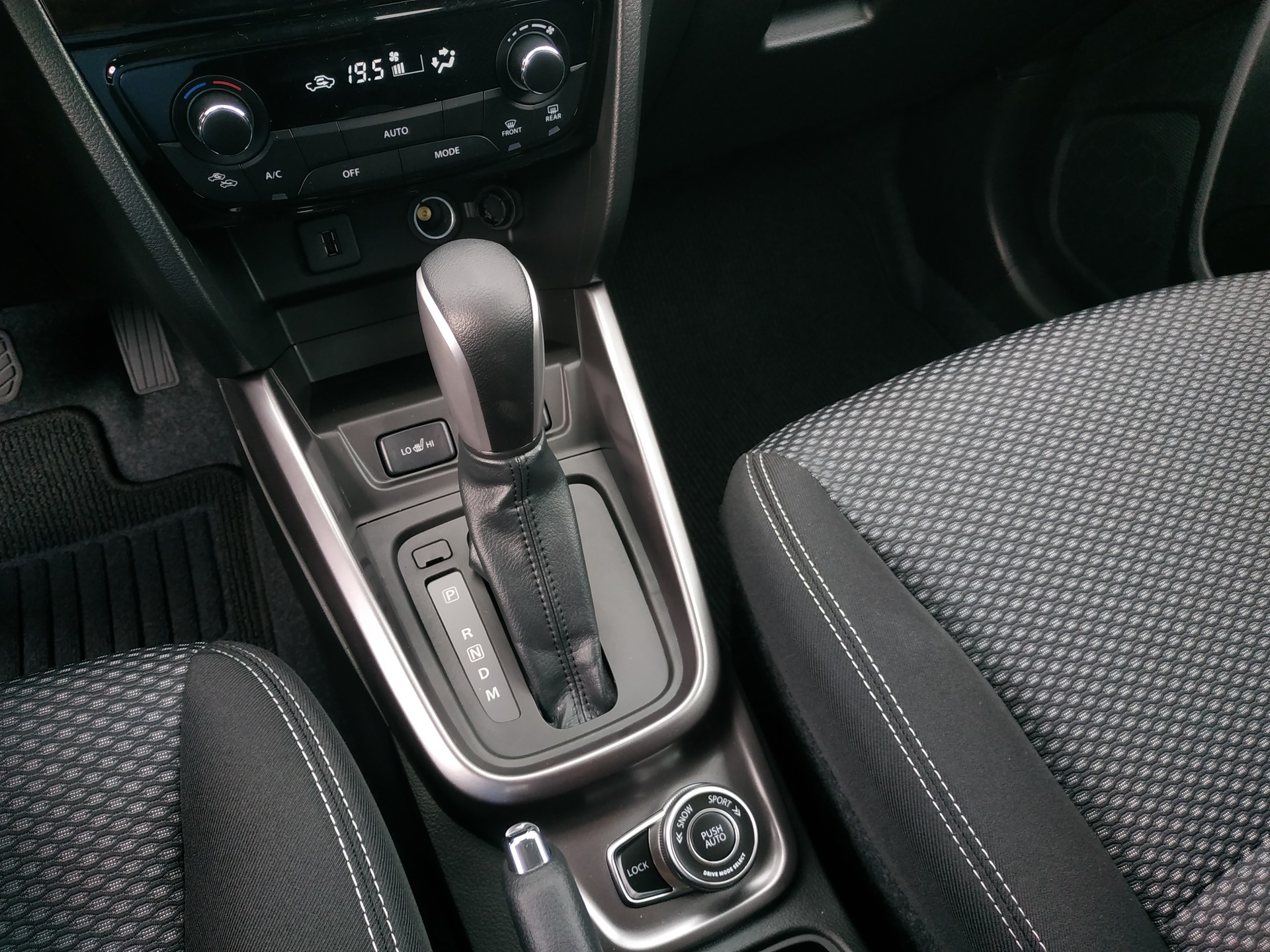 SUZUKI Vitara 1.4 Boosterjet Compact + 4x4 Hybrid Automatic-image-16