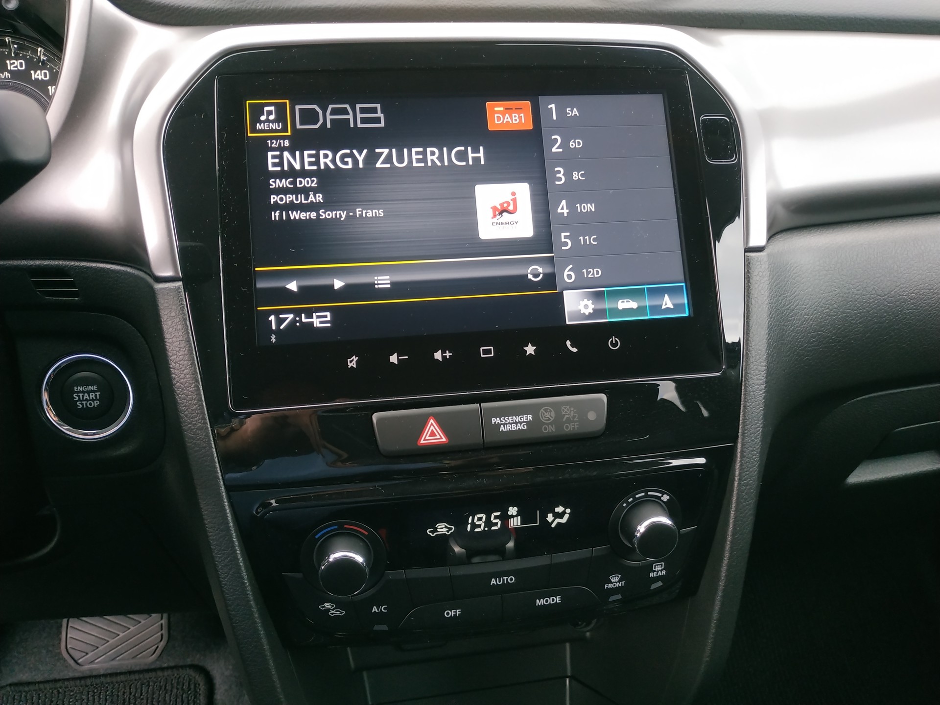 SUZUKI Vitara 1.4 Boosterjet Compact + 4x4 Hybrid Automatic-image-18