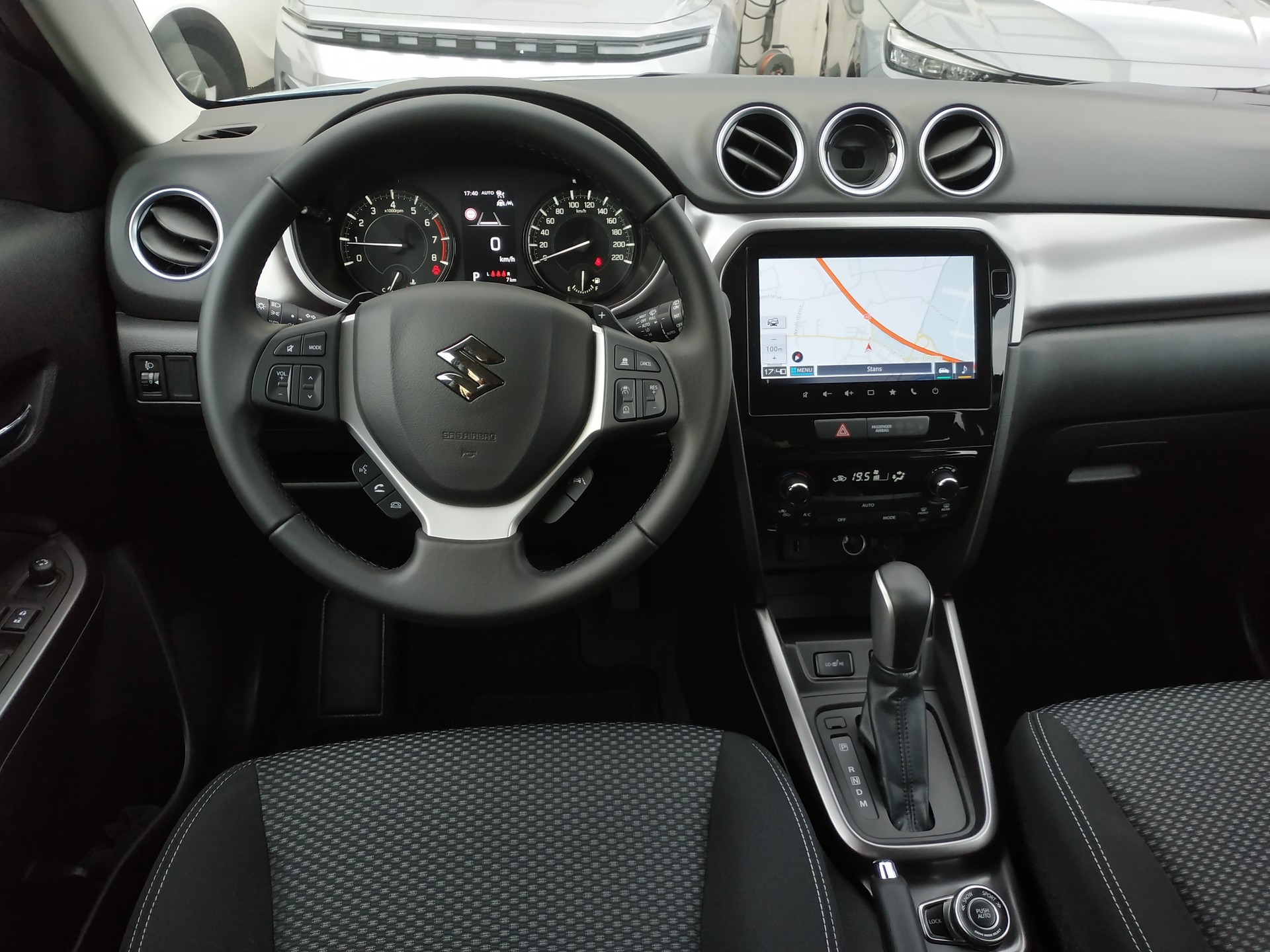 SUZUKI Vitara 1.4 Boosterjet Compact + 4x4 Hybrid Automatic-image-10