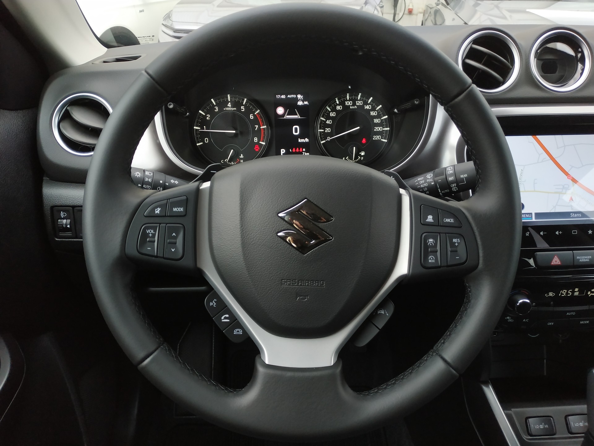 SUZUKI Vitara 1.4 Boosterjet Compact + 4x4 Hybrid Automatic-image-15