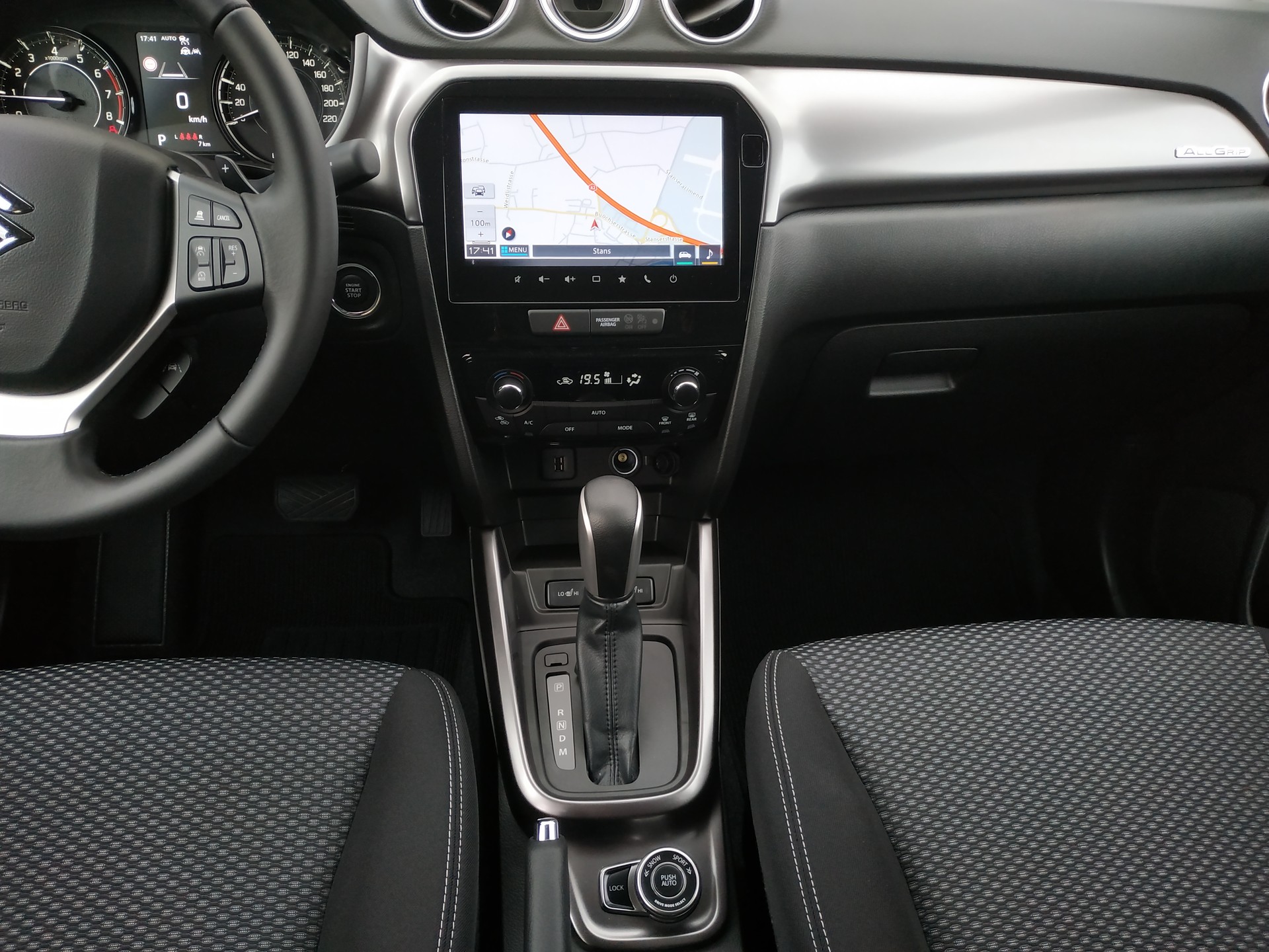 SUZUKI Vitara 1.4 Boosterjet Compact + 4x4 Hybrid Automatic-image-12