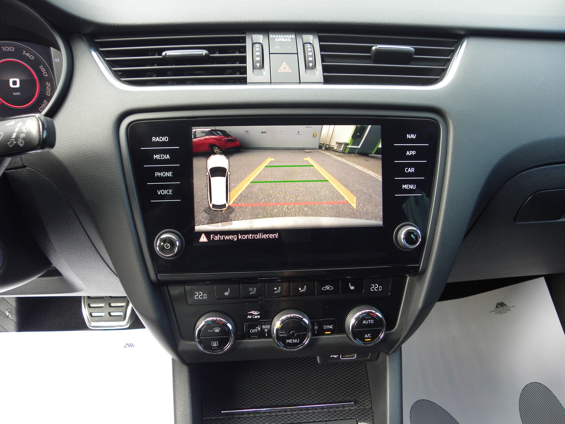 SKODA Octavia Combi 2.0 TSI RS DSG-image-14