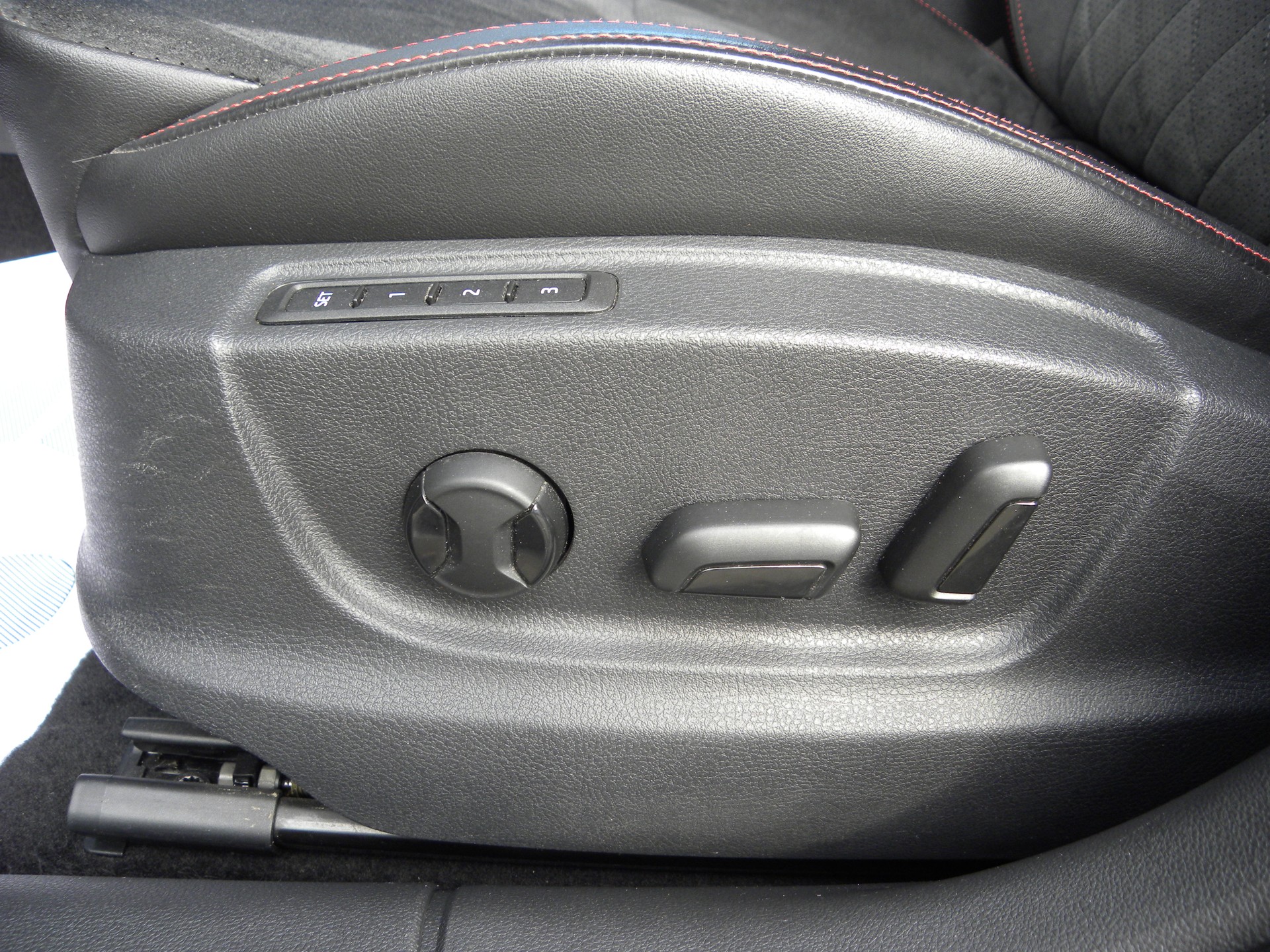 SKODA Octavia Combi 2.0 TSI RS DSG-image-11