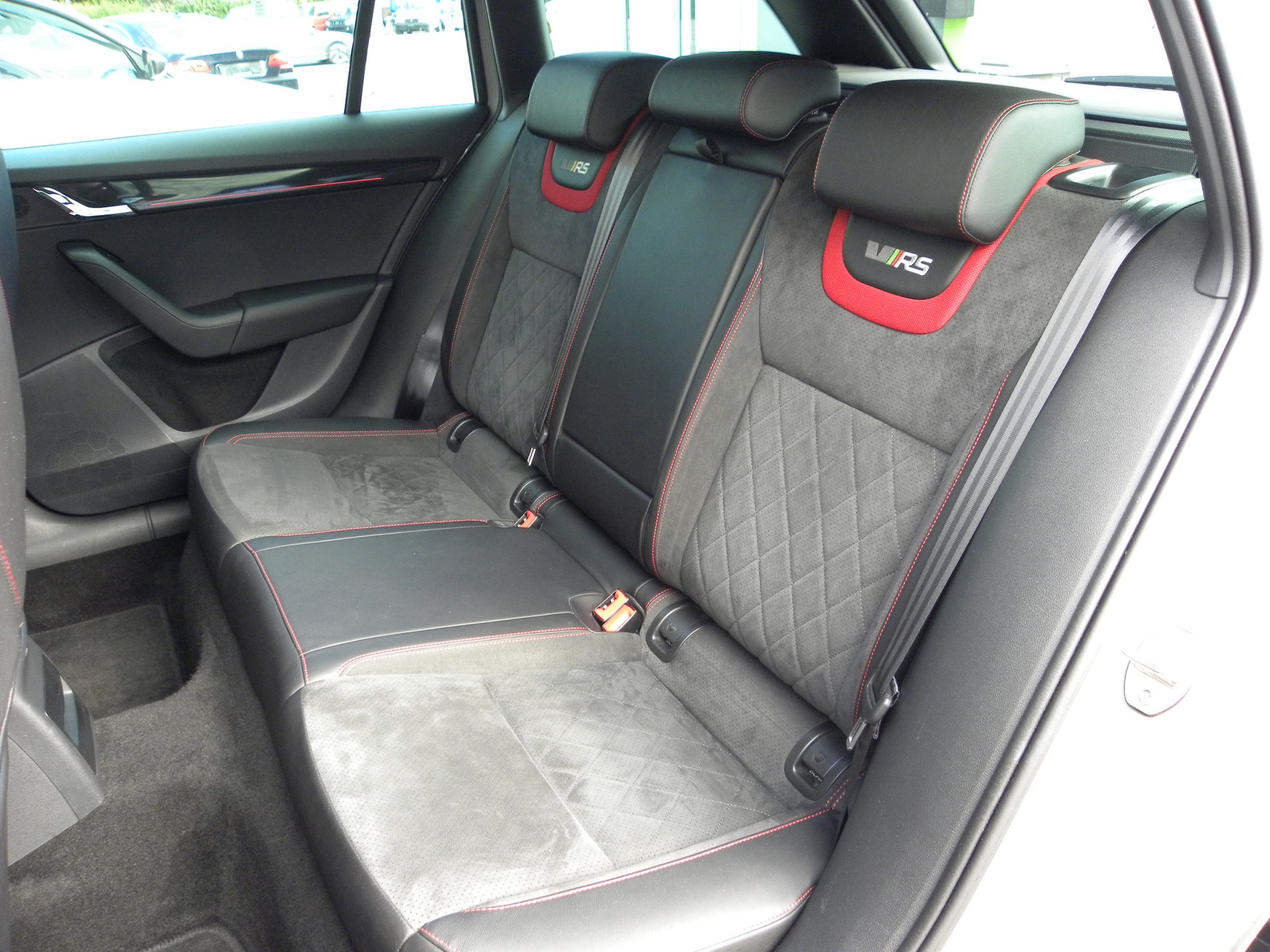 SKODA Octavia Combi 2.0 TSI RS DSG-image-9