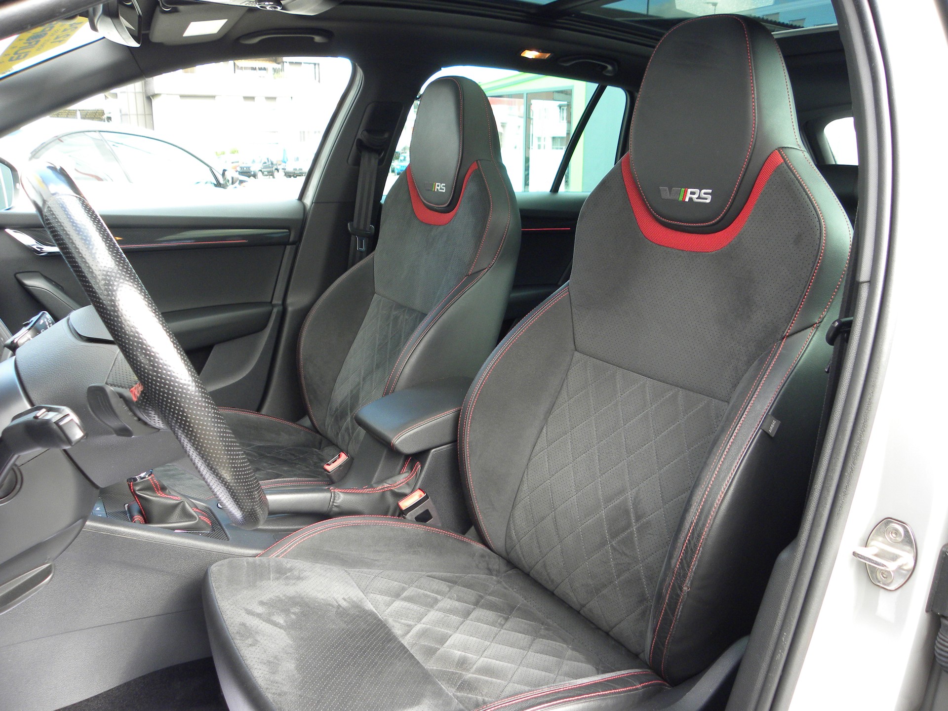 SKODA Octavia Combi 2.0 TSI RS DSG-image-8