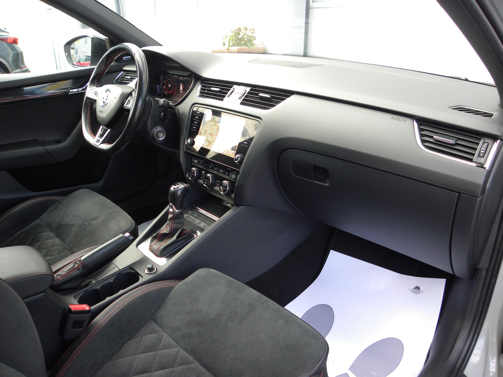 SKODA Octavia Combi 2.0 TSI RS DSG-image-7