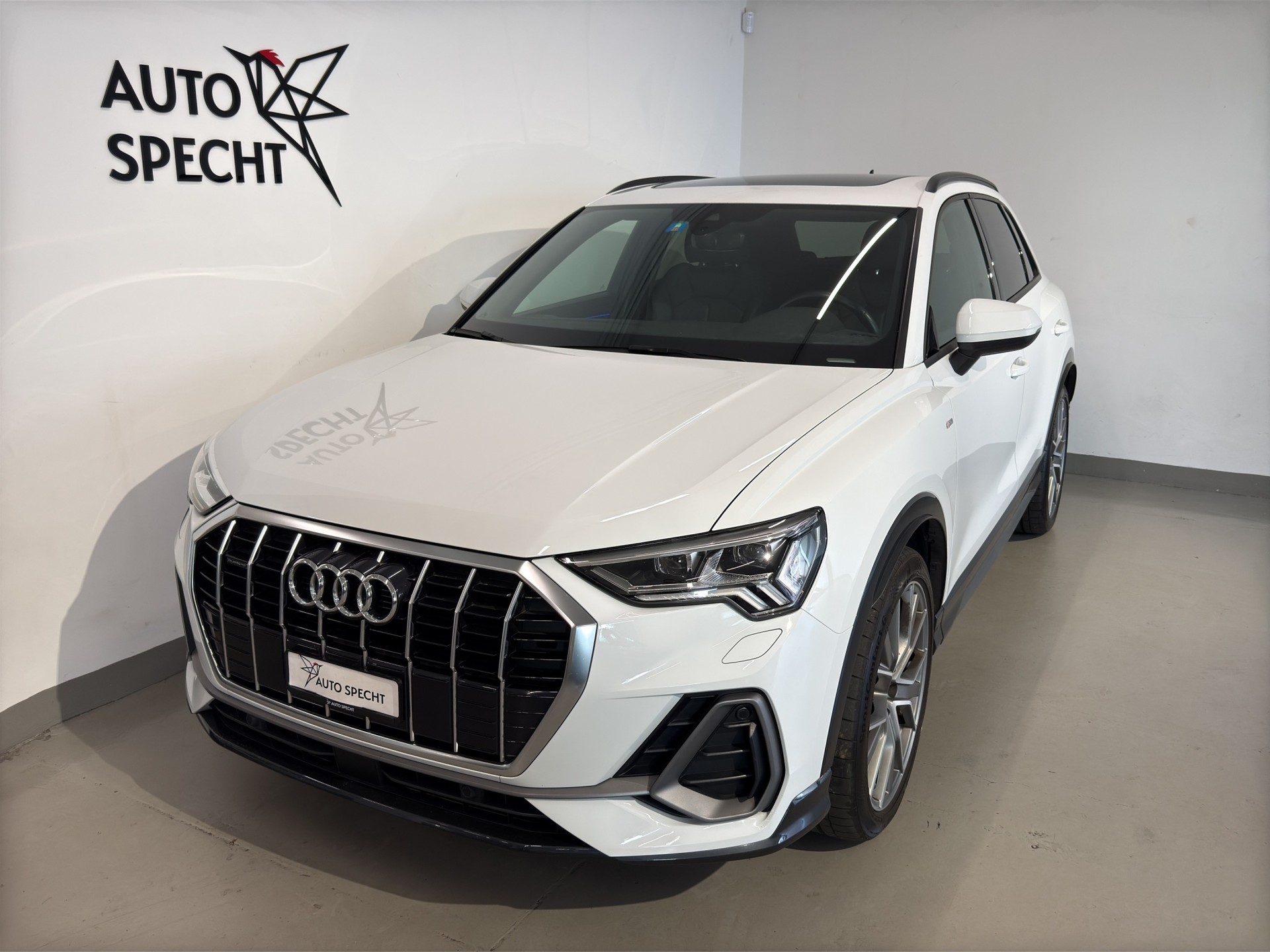 AUDI Q3 45 TFSI S line quattro S-tronic-image-0