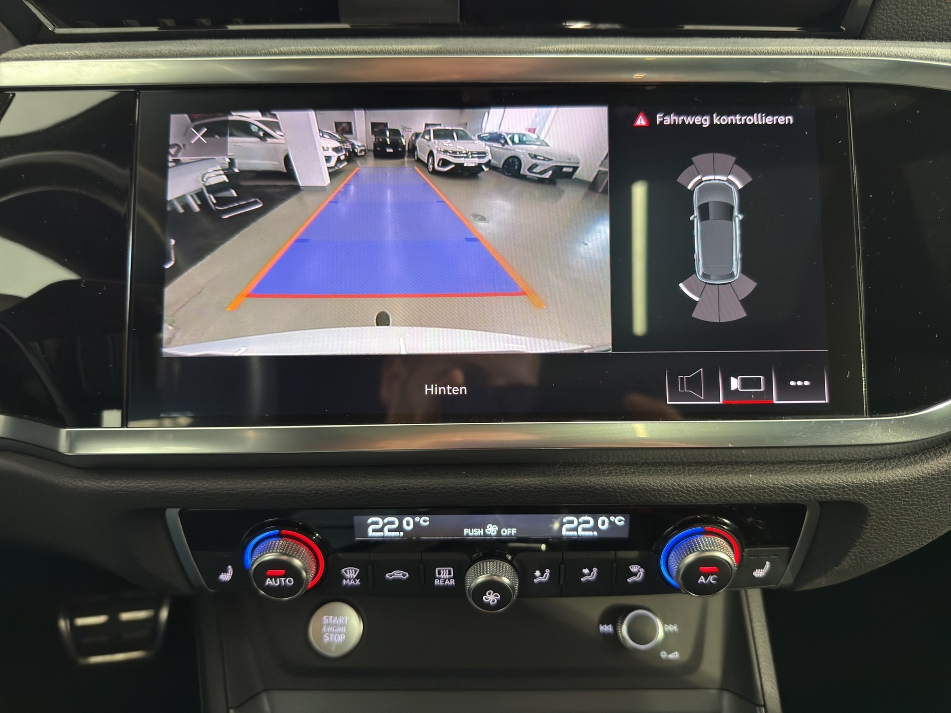 AUDI Q3 45 TFSI S line quattro S-tronic-image-18