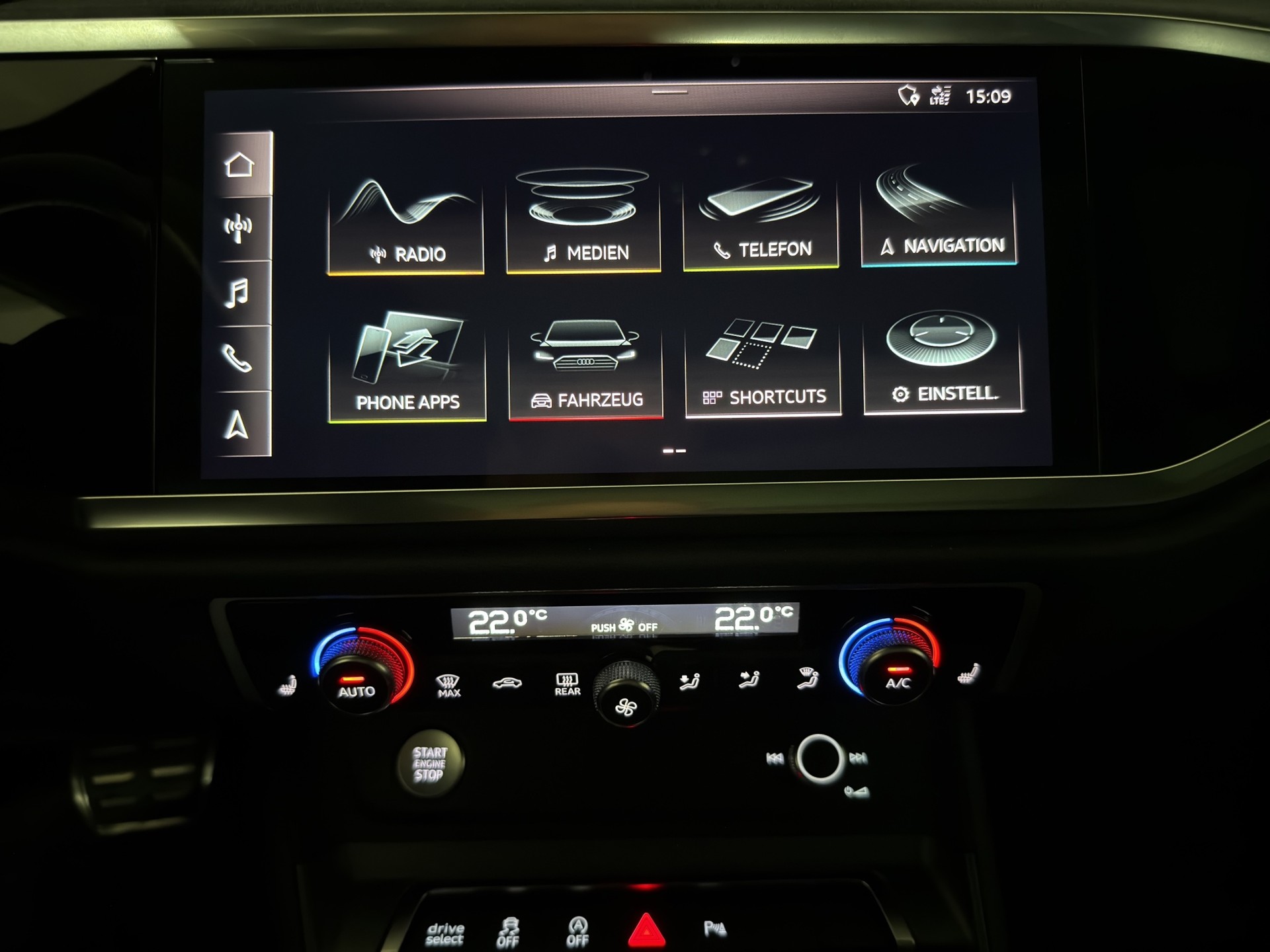 AUDI Q3 45 TFSI S line quattro S-tronic-image-19
