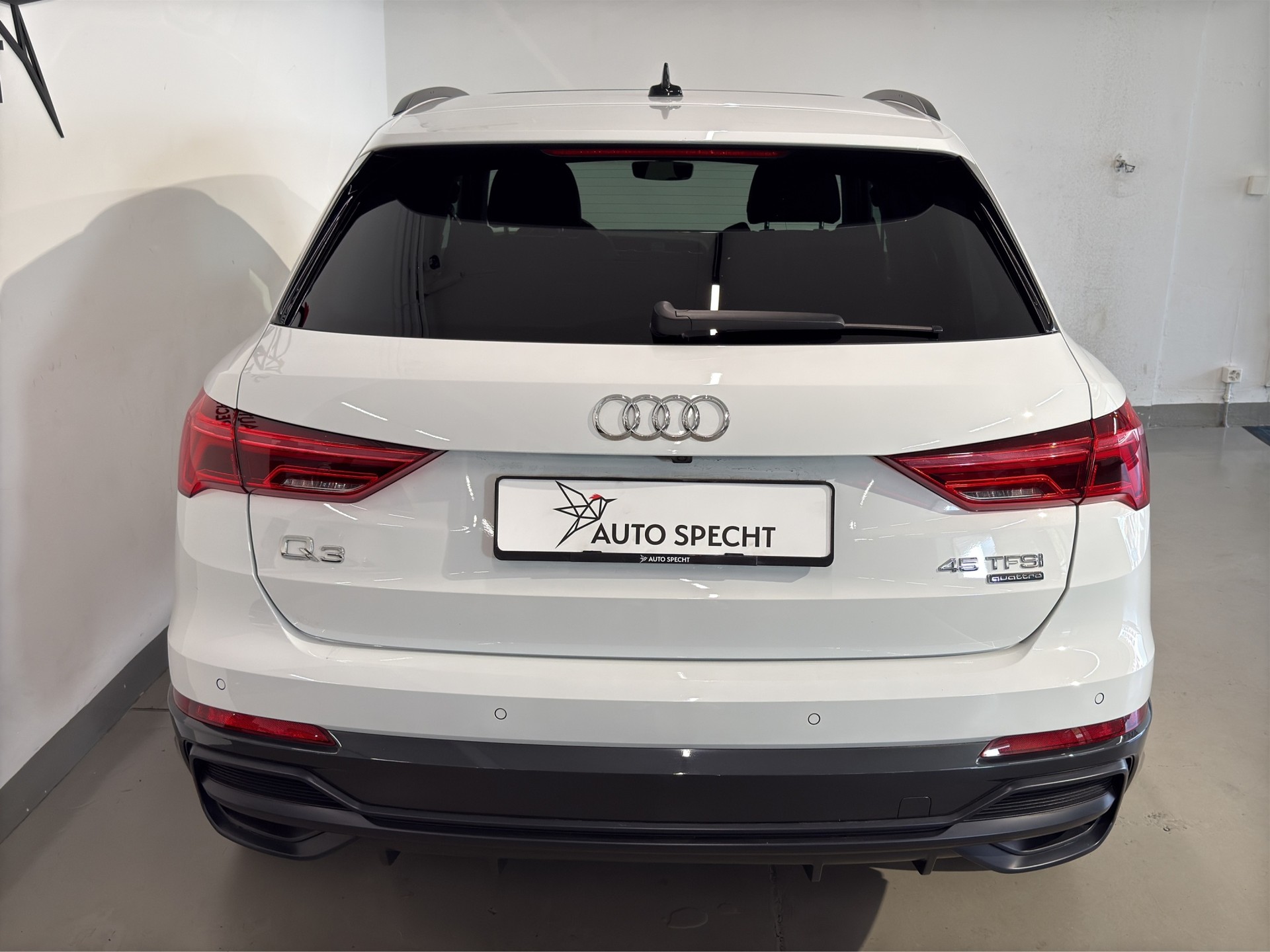 AUDI Q3 45 TFSI S line quattro S-tronic-image-5