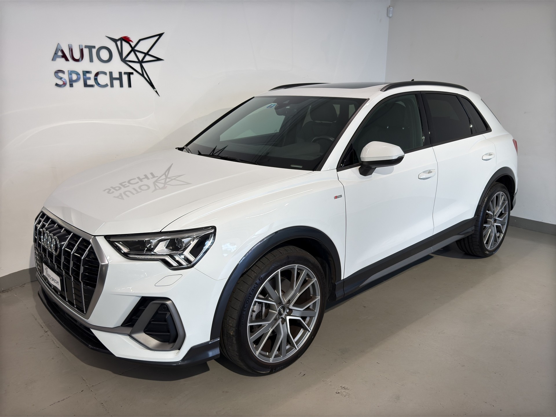 AUDI Q3 45 TFSI S line quattro S-tronic-image-1