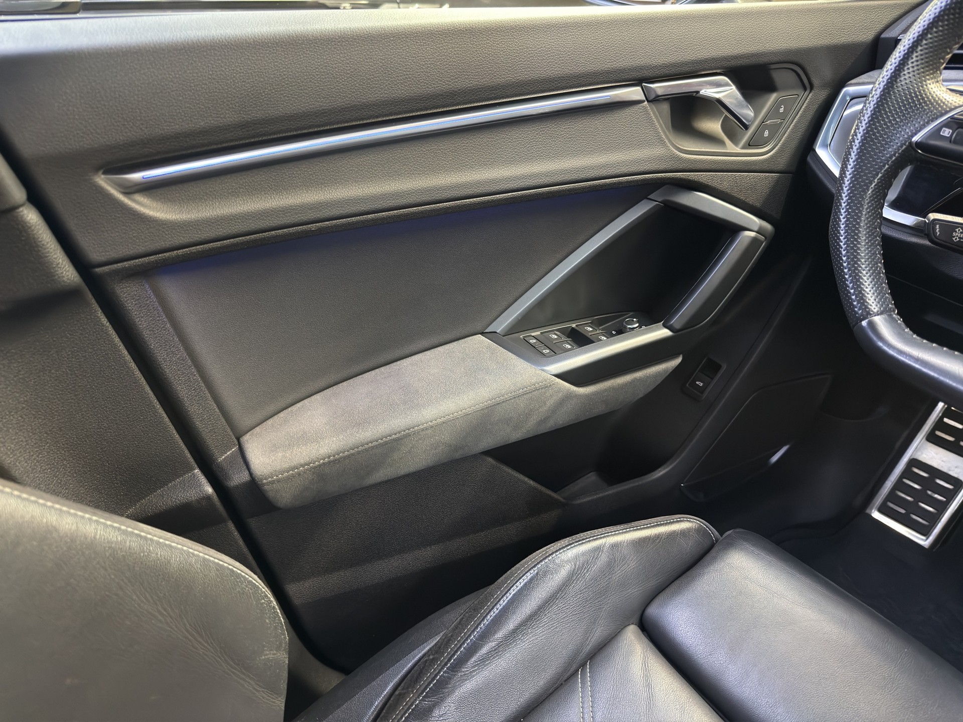 AUDI Q3 45 TFSI S line quattro S-tronic-image-10