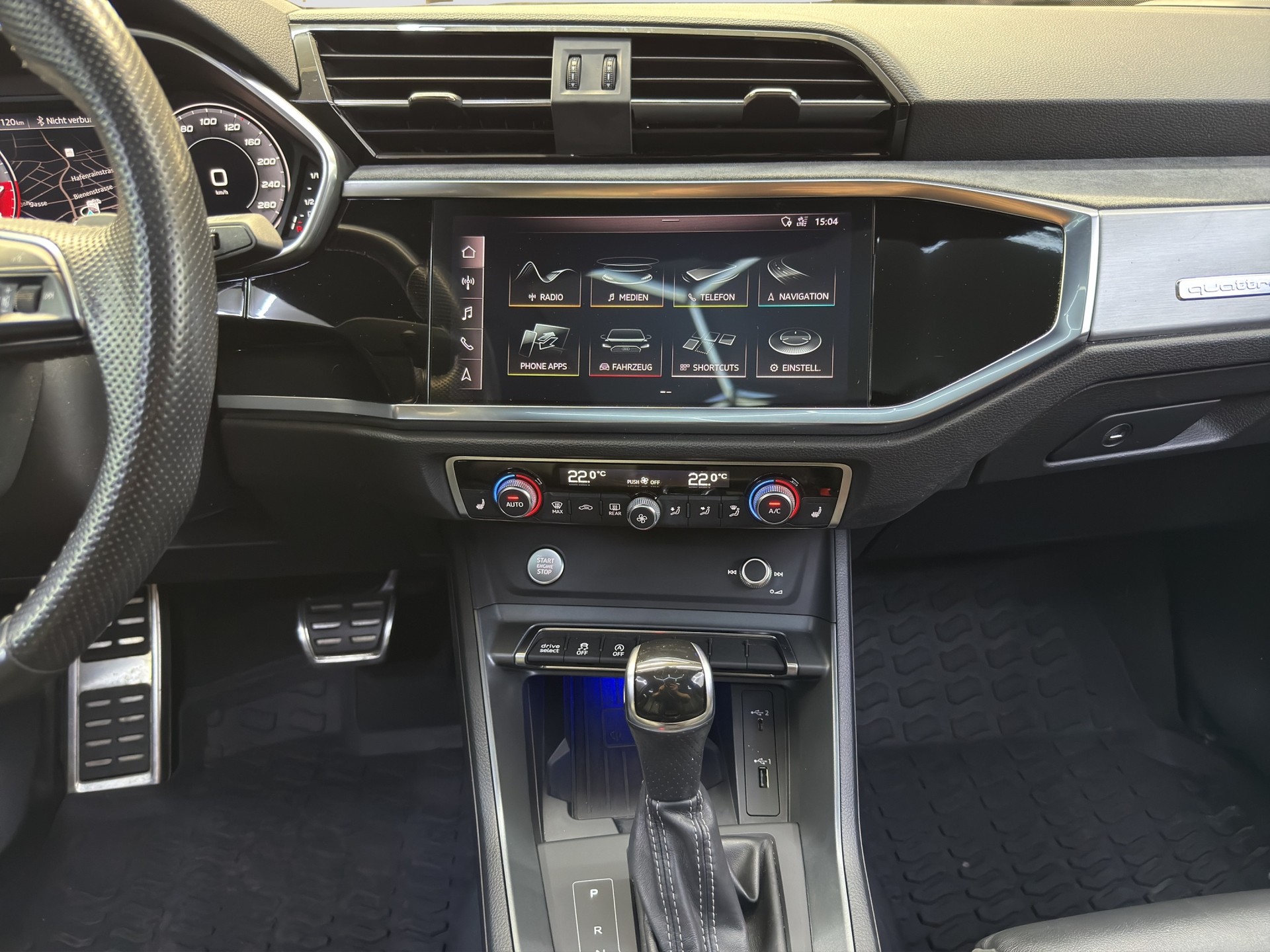 AUDI Q3 45 TFSI S line quattro S-tronic-image-16