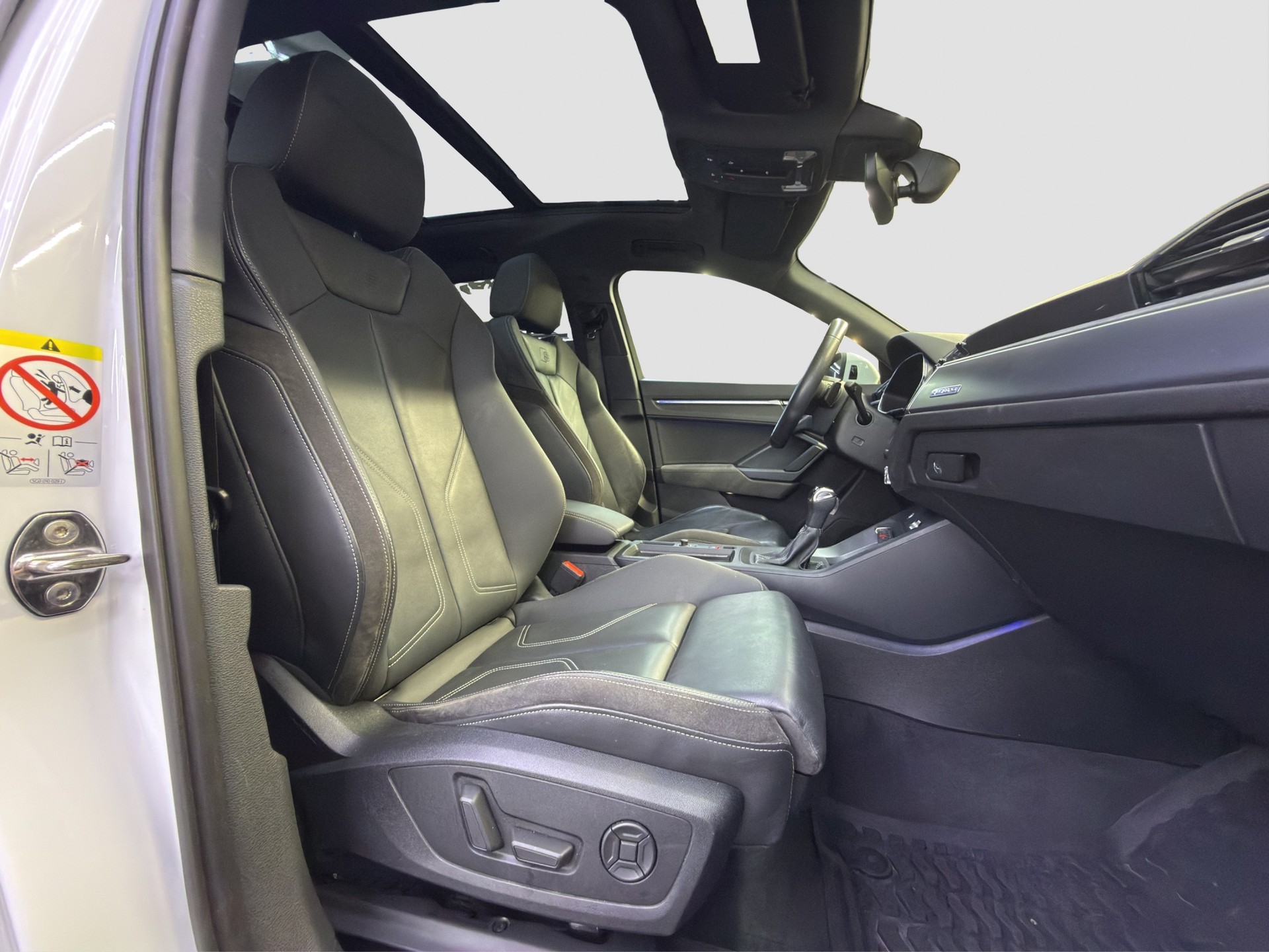 AUDI Q3 45 TFSI S line quattro S-tronic-image-30