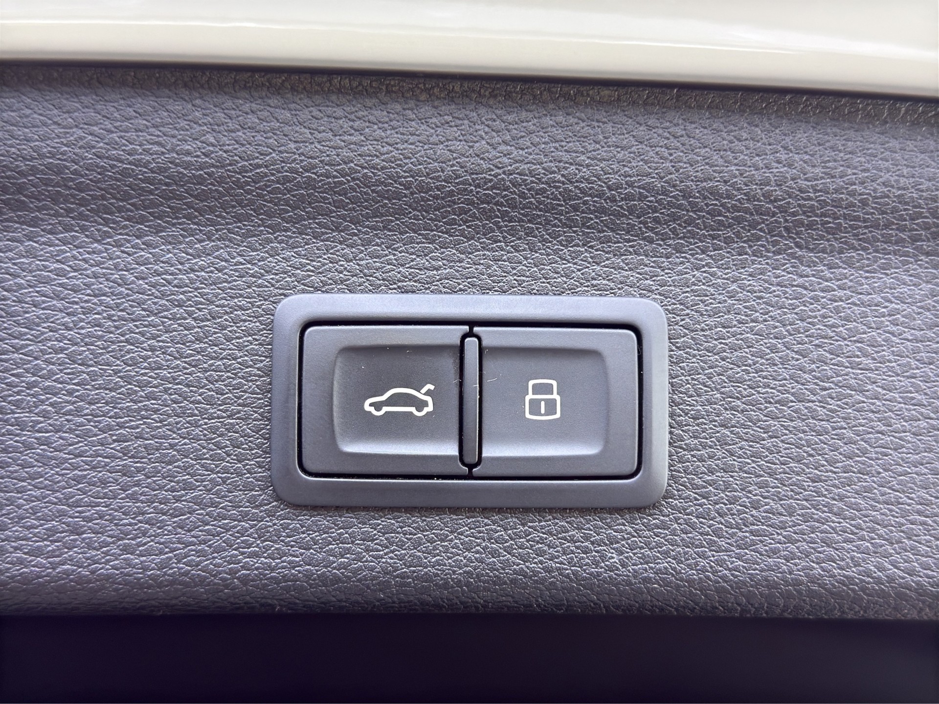 AUDI Q3 45 TFSI S line quattro S-tronic-image-8