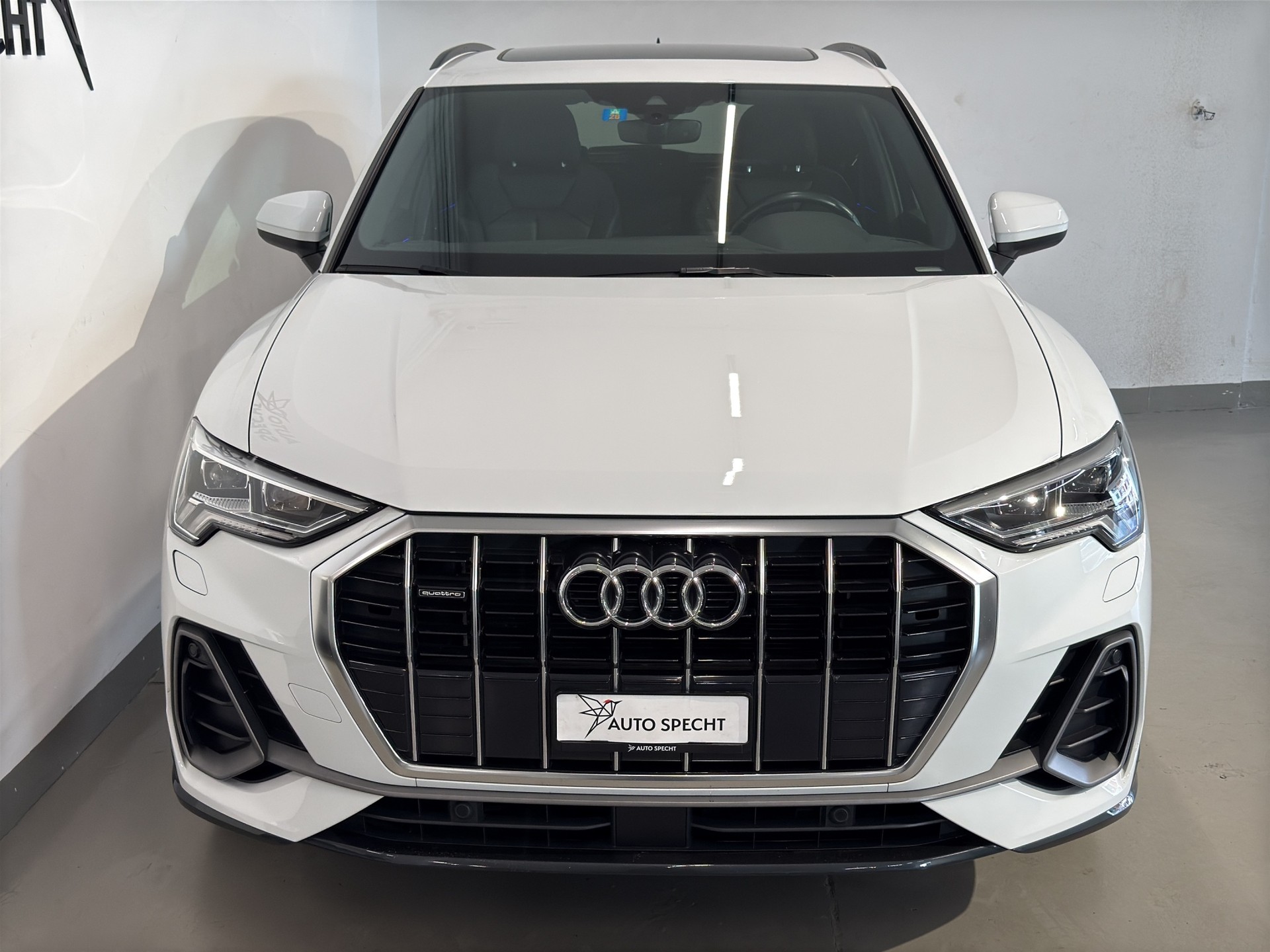 AUDI Q3 45 TFSI S line quattro S-tronic-image-2