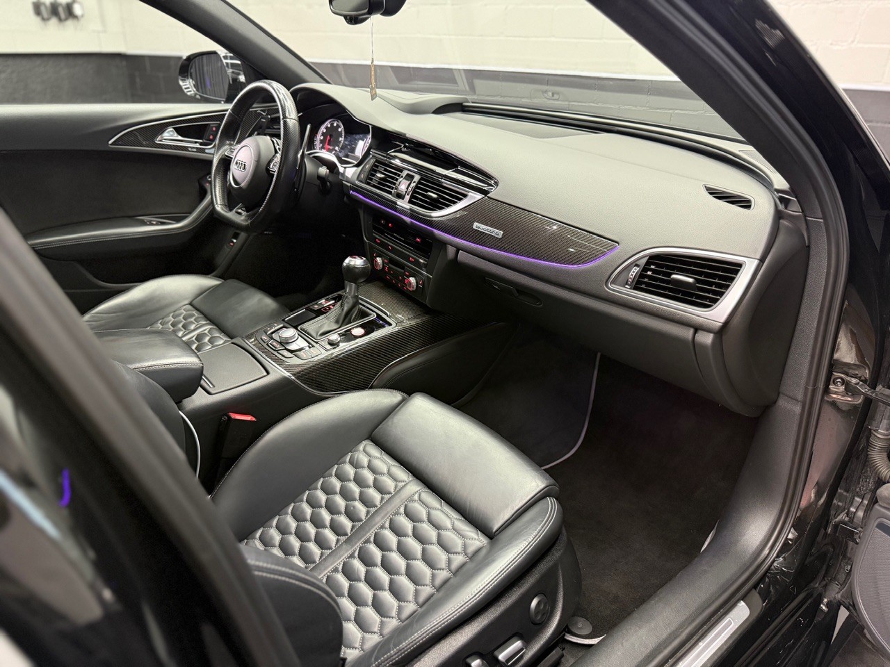 AUDI RS6 Avant 4.0 TFSI V8 quattro | CH-Auto | Milltek Auspuff | Carbon | Luftfahrwerk | Head-Up Display | Panoramadach | Bose-image-22