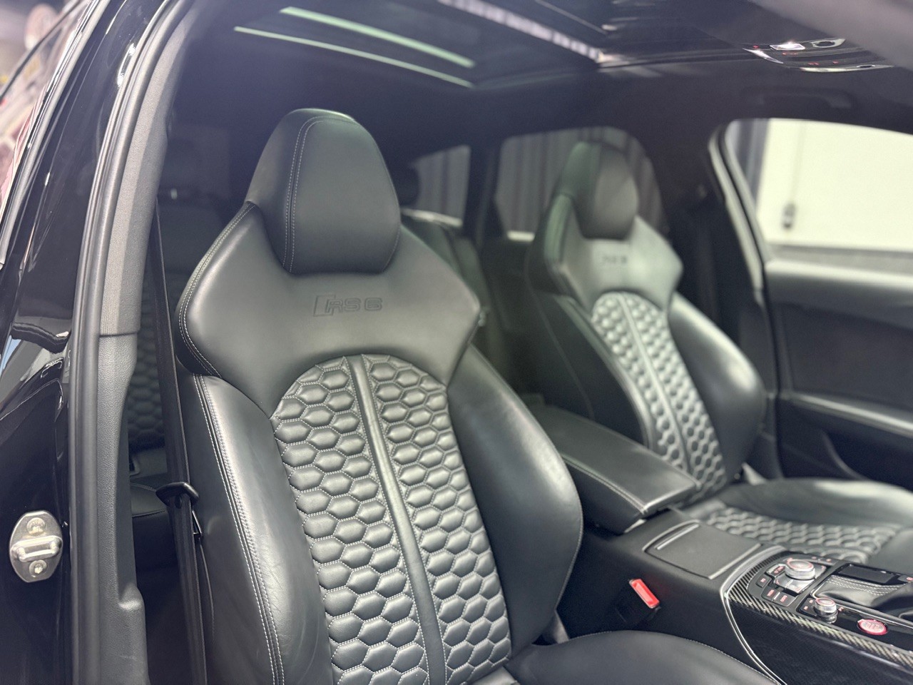 AUDI RS6 Avant 4.0 TFSI V8 quattro | CH-Auto | Milltek Auspuff | Carbon | Luftfahrwerk | Head-Up Display | Panoramadach | Bose-image-24