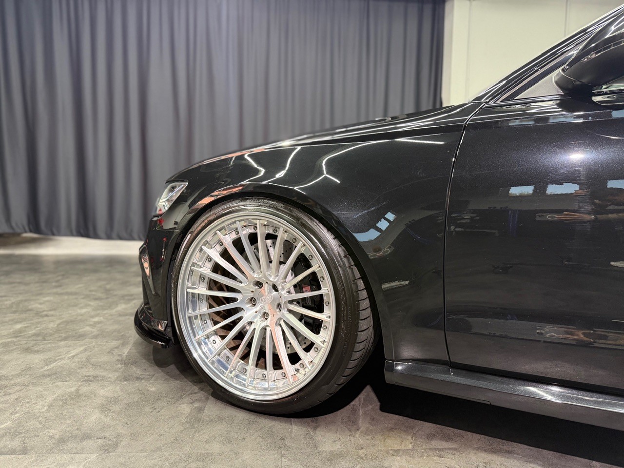AUDI RS6 Avant 4.0 TFSI V8 quattro | CH-Auto | Milltek Auspuff | Carbon | Luftfahrwerk | Head-Up Display | Panoramadach | Bose-image-4