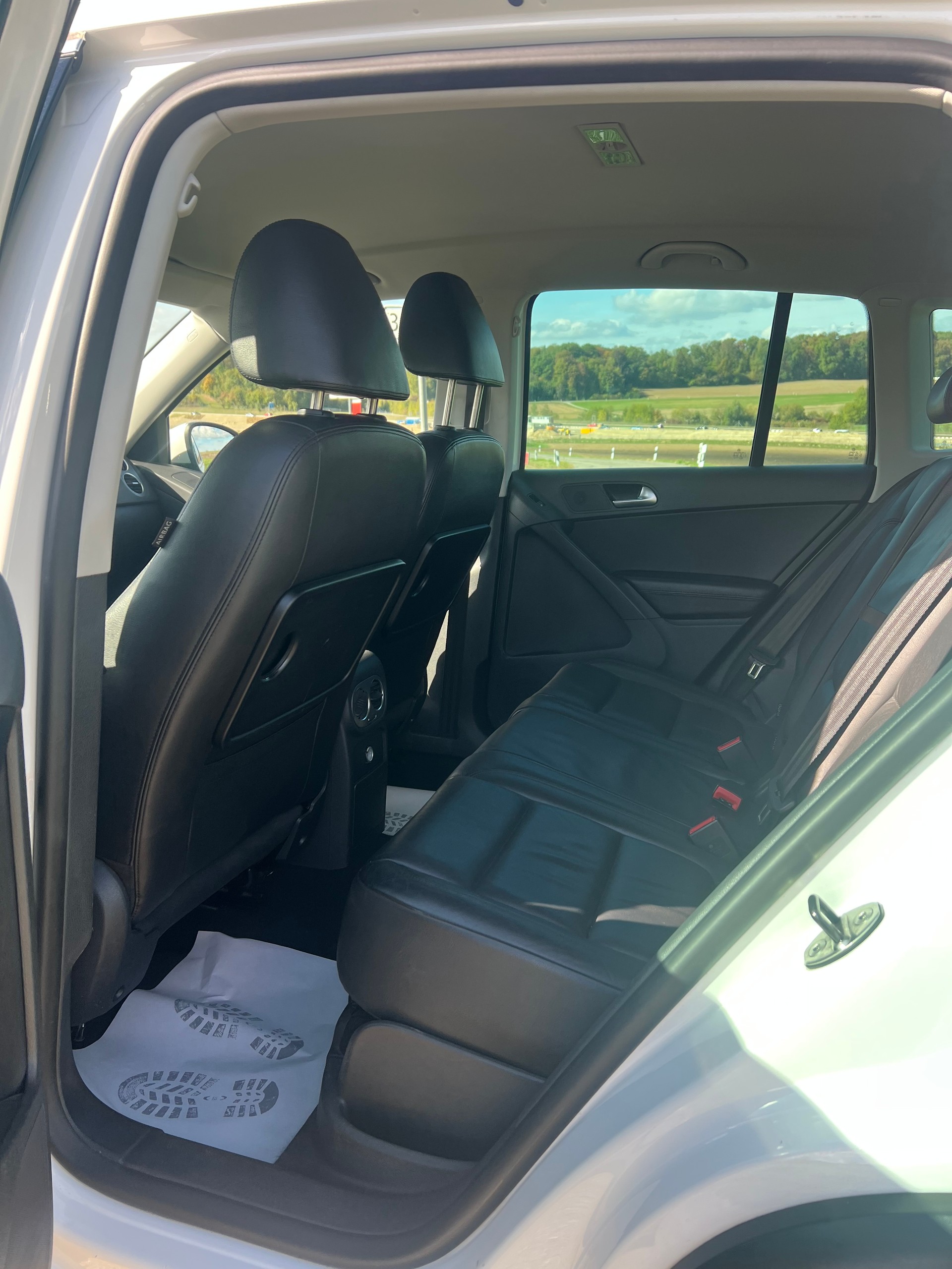 VW Tiguan 2.0 TSI Sport&Style Tiptronic R-Line-image-14