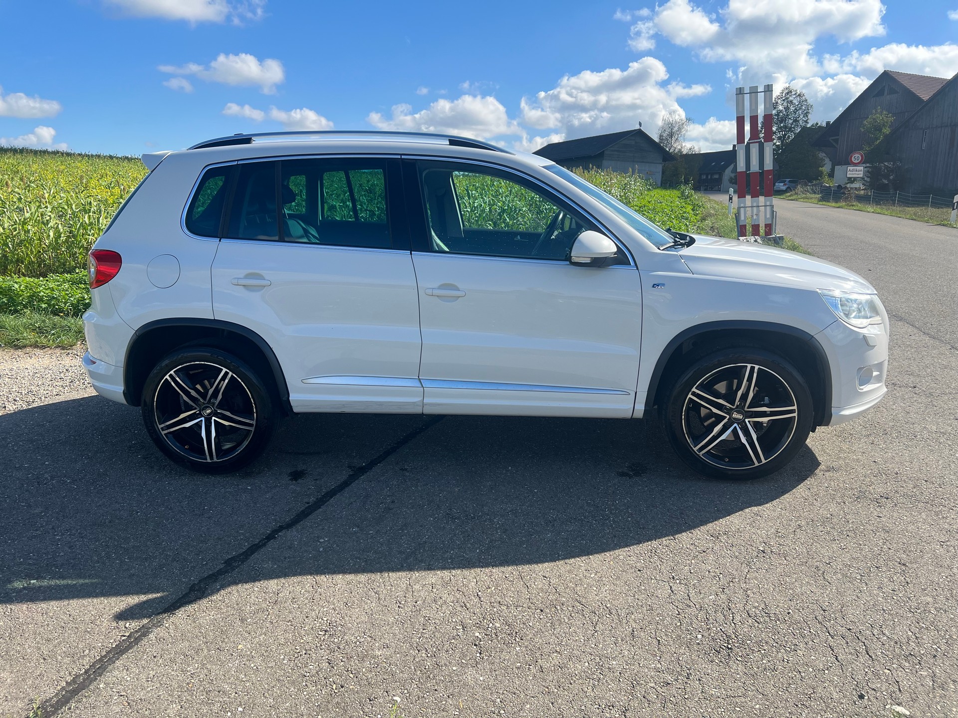 VW Tiguan 2.0 TSI Sport&Style Tiptronic R-Line-image-2