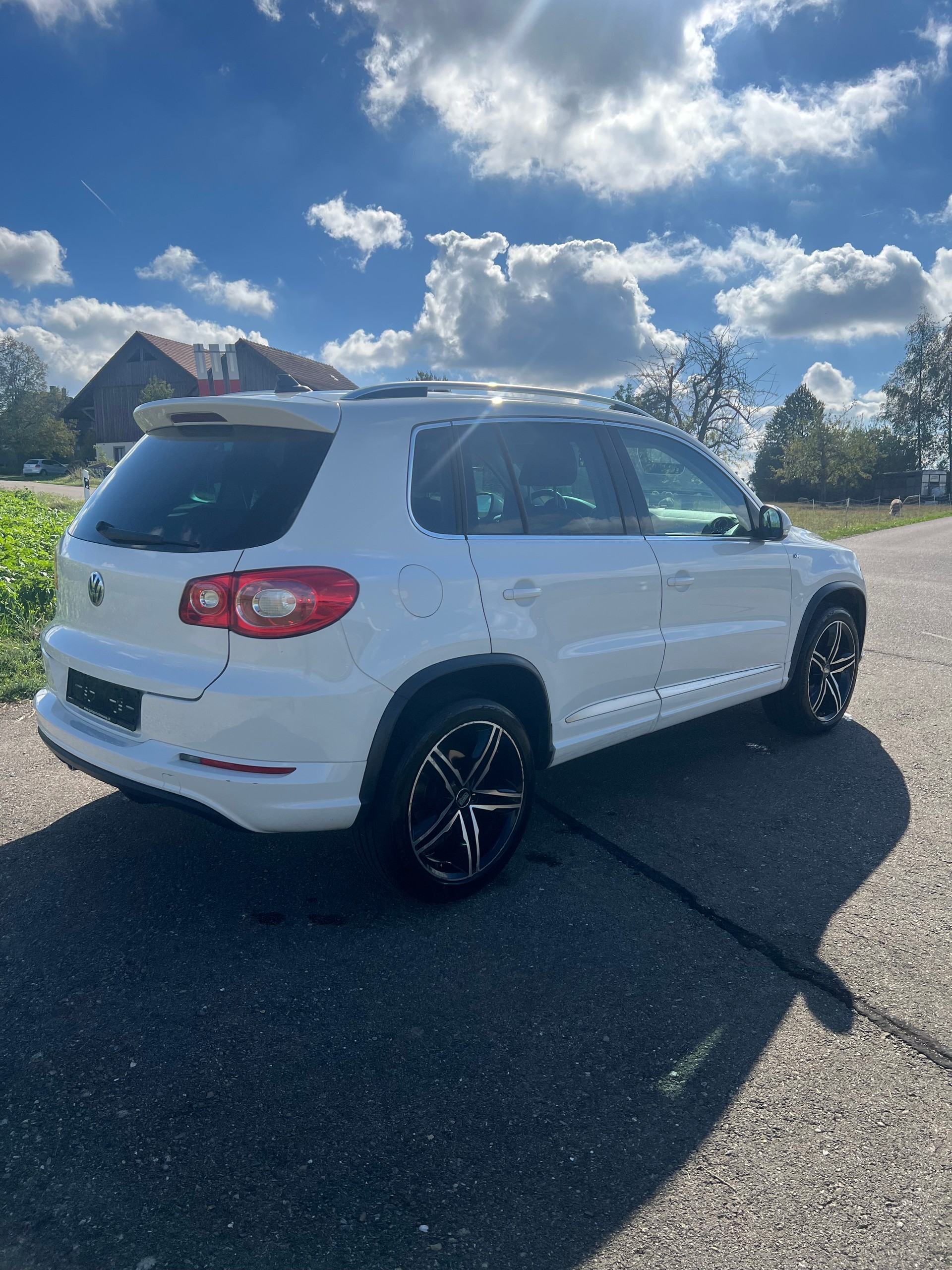 VW Tiguan 2.0 TSI Sport&Style Tiptronic R-Line-image-3