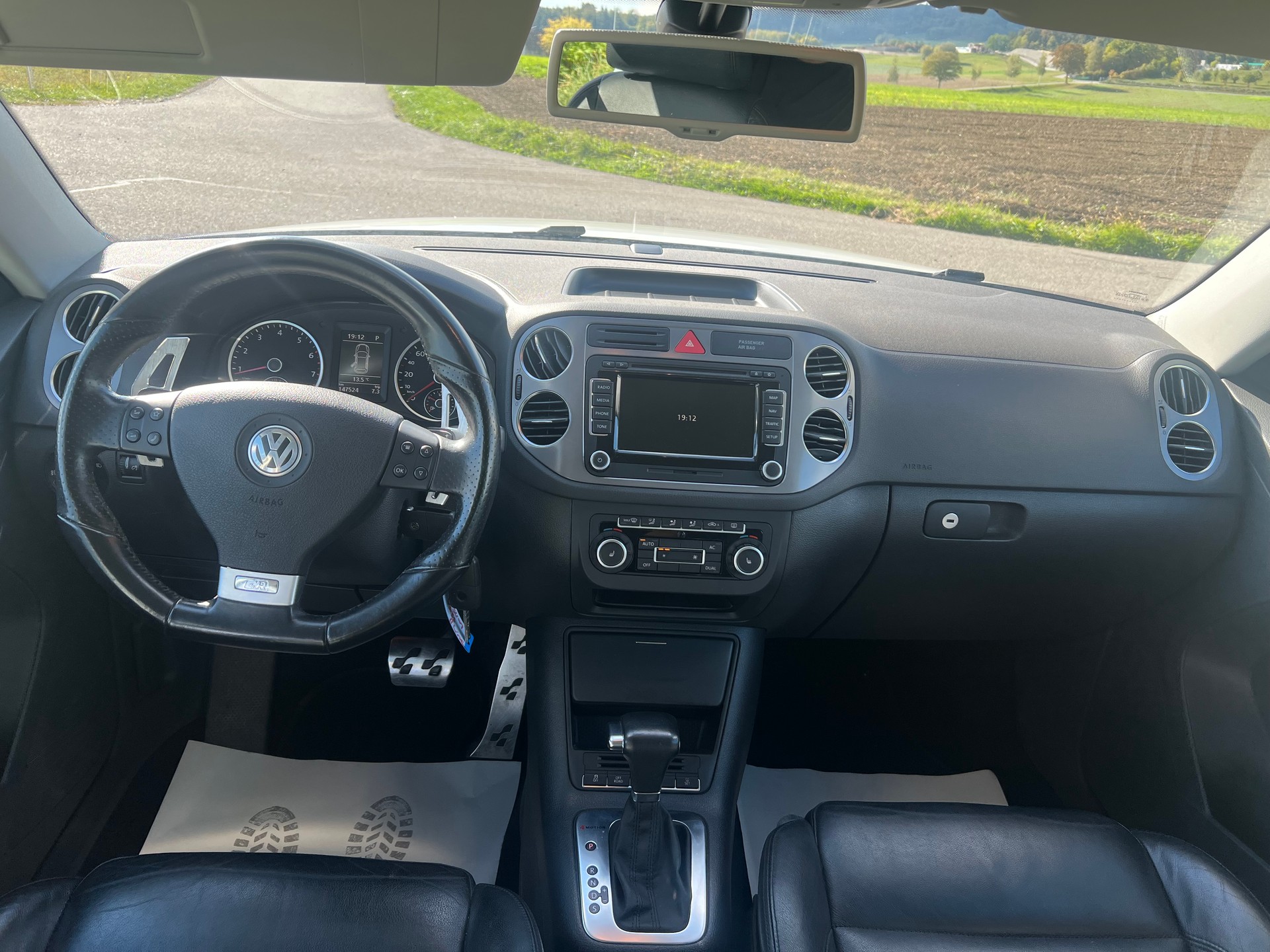 VW Tiguan 2.0 TSI Sport&Style Tiptronic R-Line-image-10