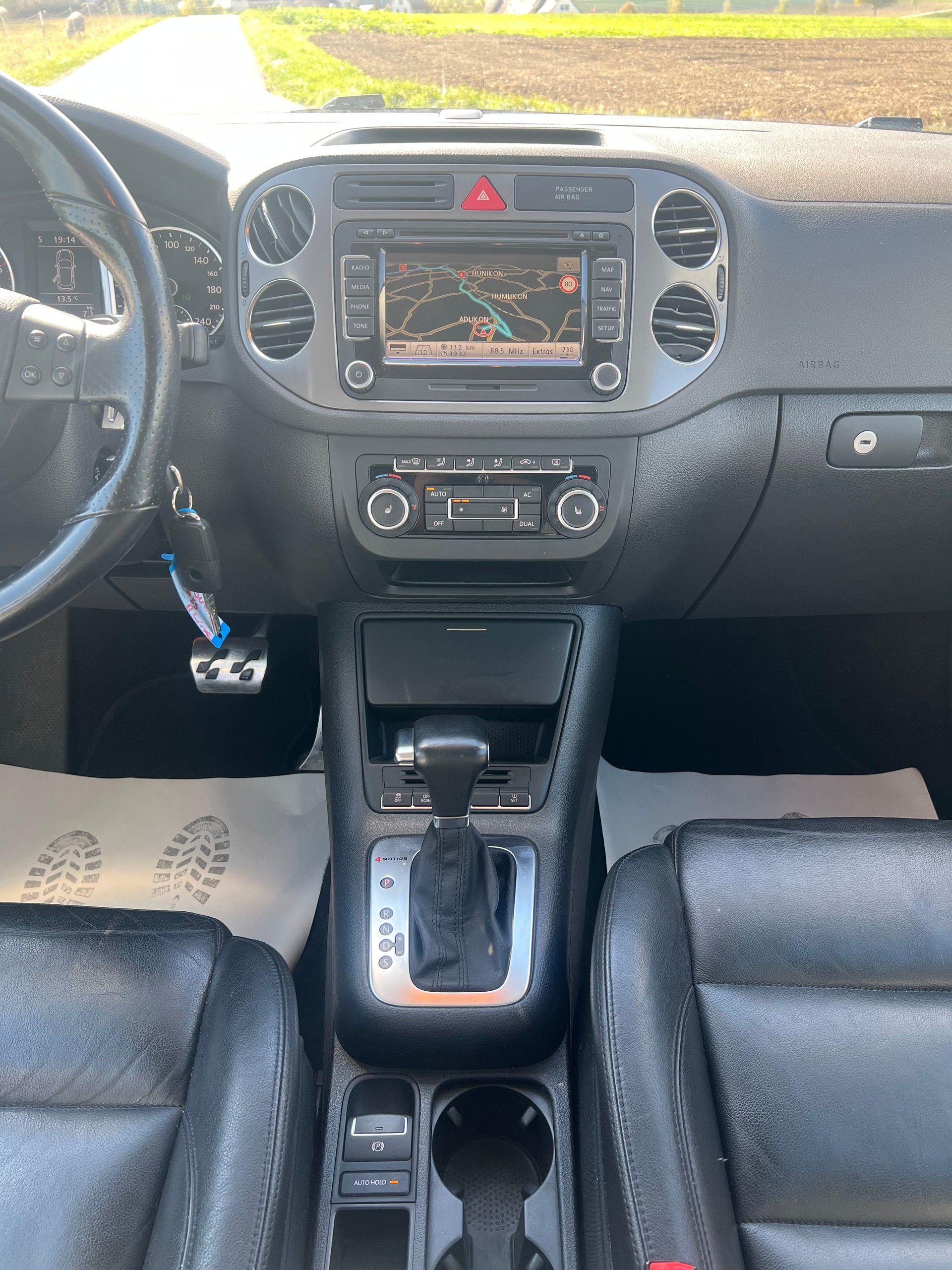 VW Tiguan 2.0 TSI Sport&Style Tiptronic R-Line-image-13