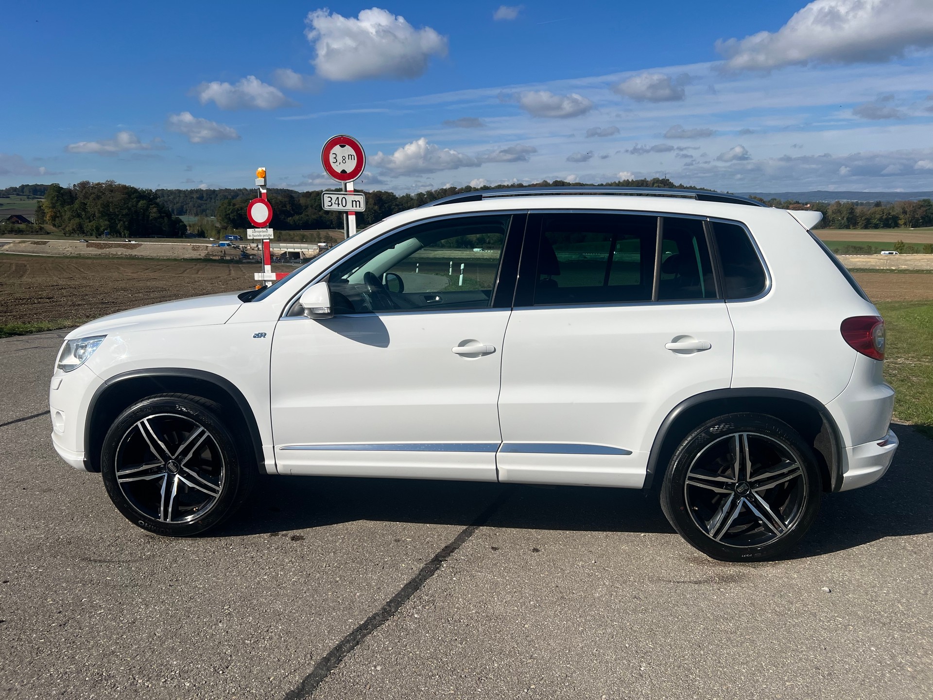 VW Tiguan 2.0 TSI Sport&Style Tiptronic R-Line-image-7