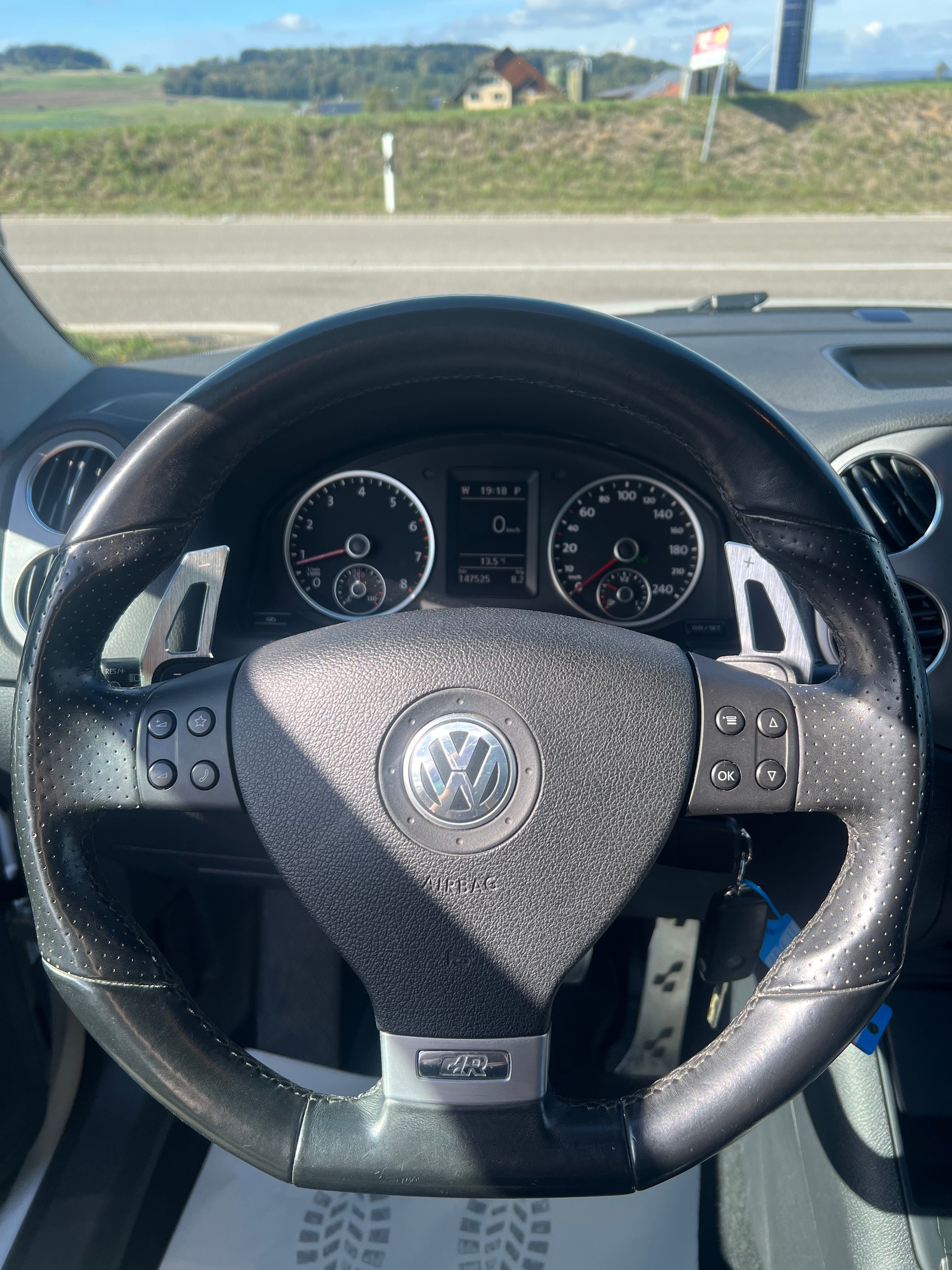 VW Tiguan 2.0 TSI Sport&Style Tiptronic R-Line-image-11
