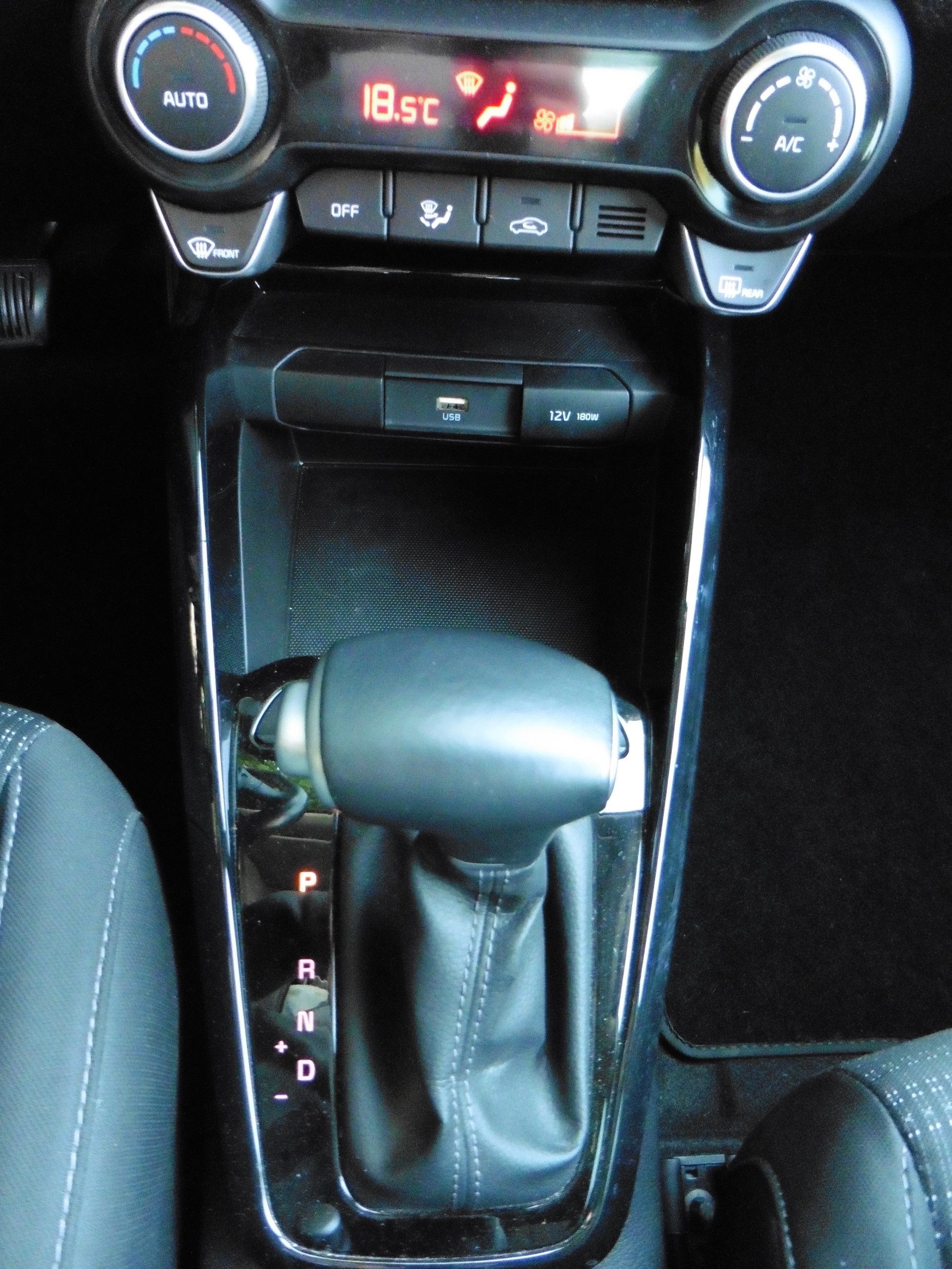 KIA Stonic 1.0 T-GDI Power DCT-image-15
