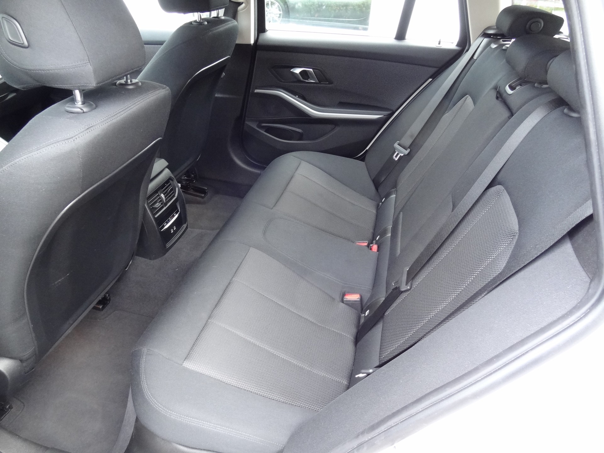 BMW 320d xDrive 48V Touring Steptronic-image-13