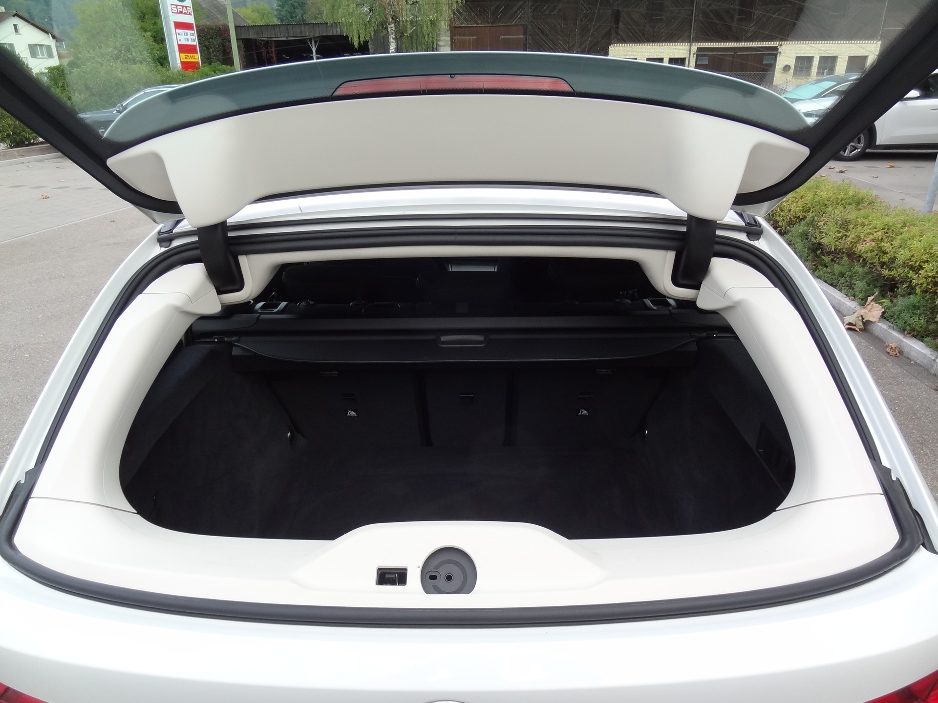 BMW 320d xDrive 48V Touring Steptronic-image-18
